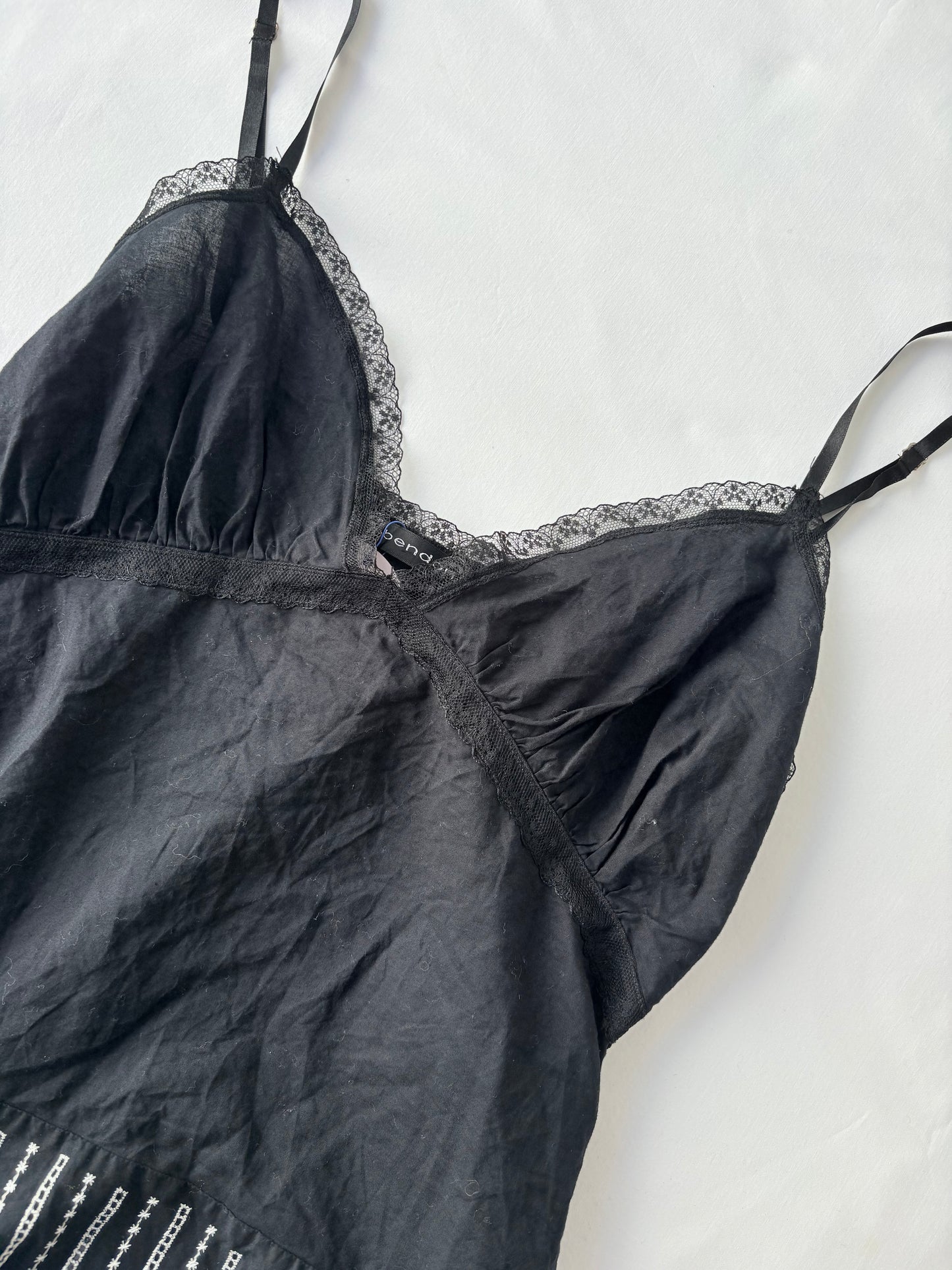 00’s Bendon embroidered cami | Size medium