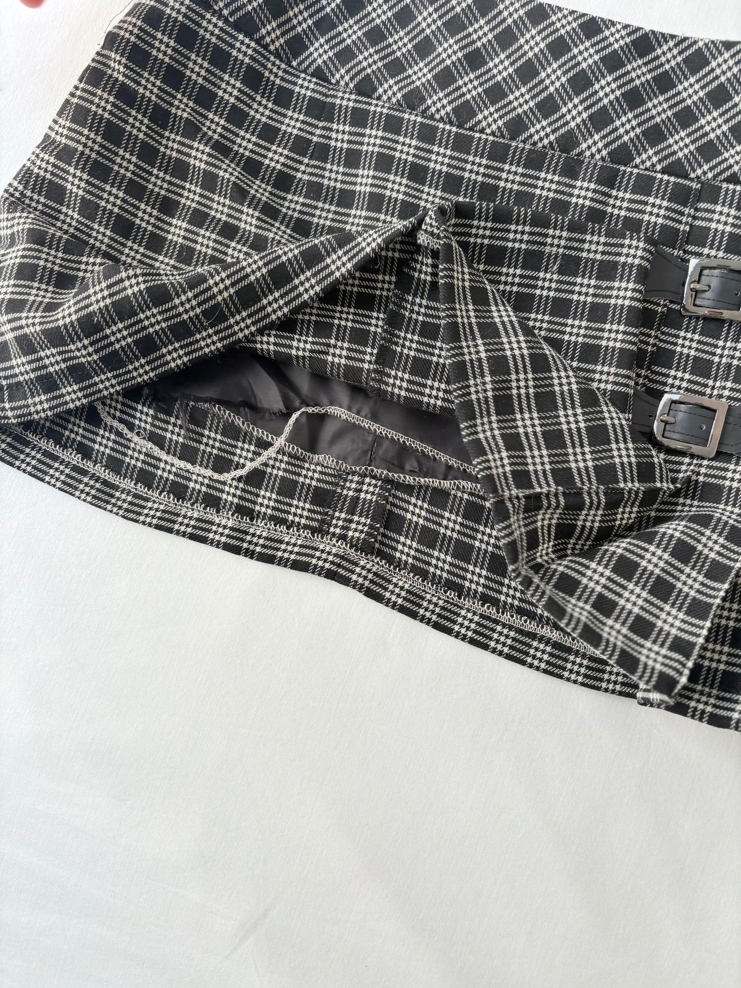 00’s Plaid buckle mini skirt | Size 6