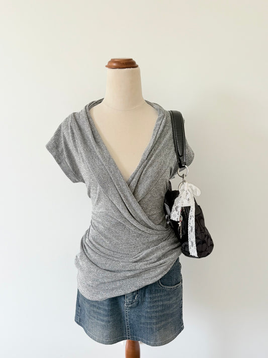 00’s Grey crossover top | Size medium