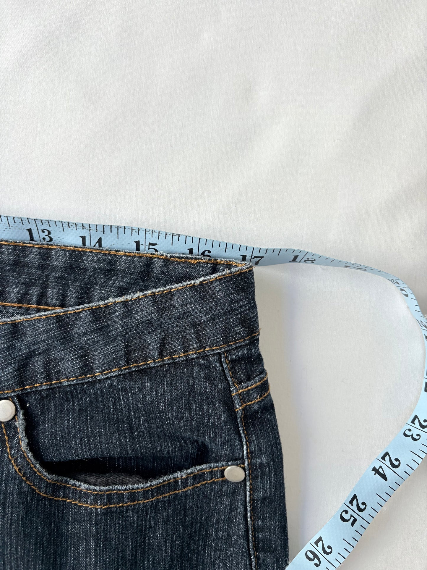 00’s Wide leg embroidered jeans | Size 14