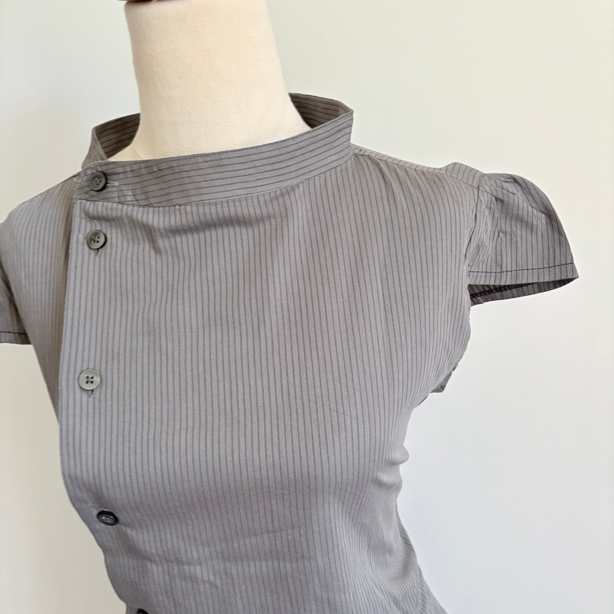 00’s Reworked grey cap sleeve shirt | Size 10