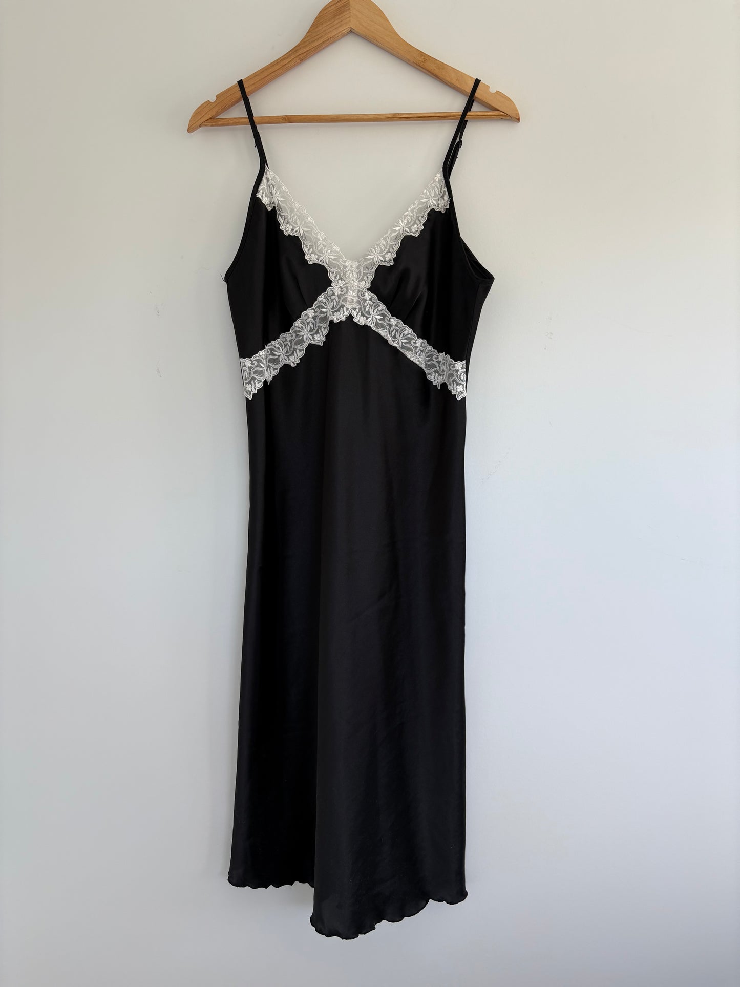 00’s Black lace midi dress | Size medium