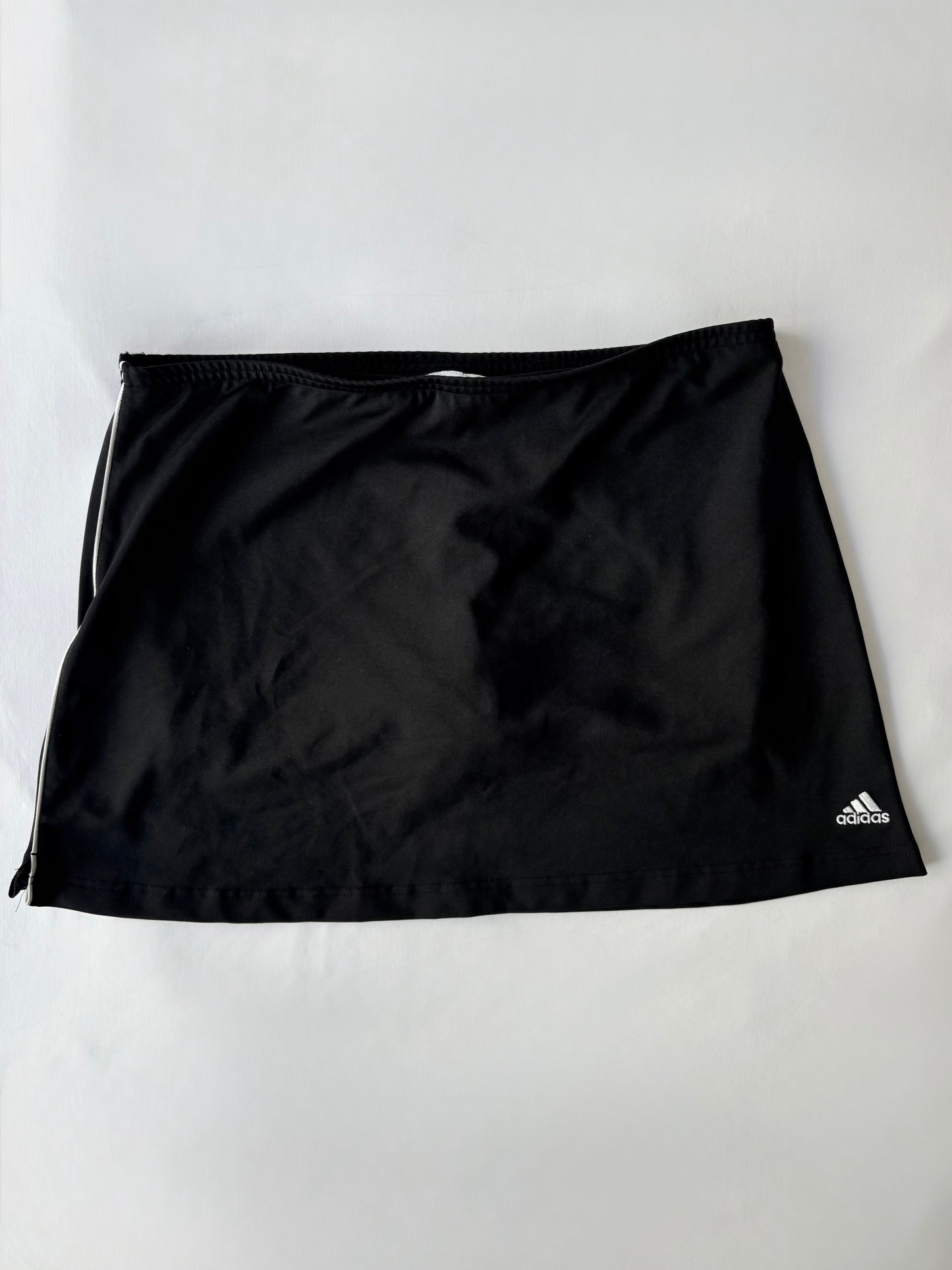 00’s Adidas black tennis skort | Size 14