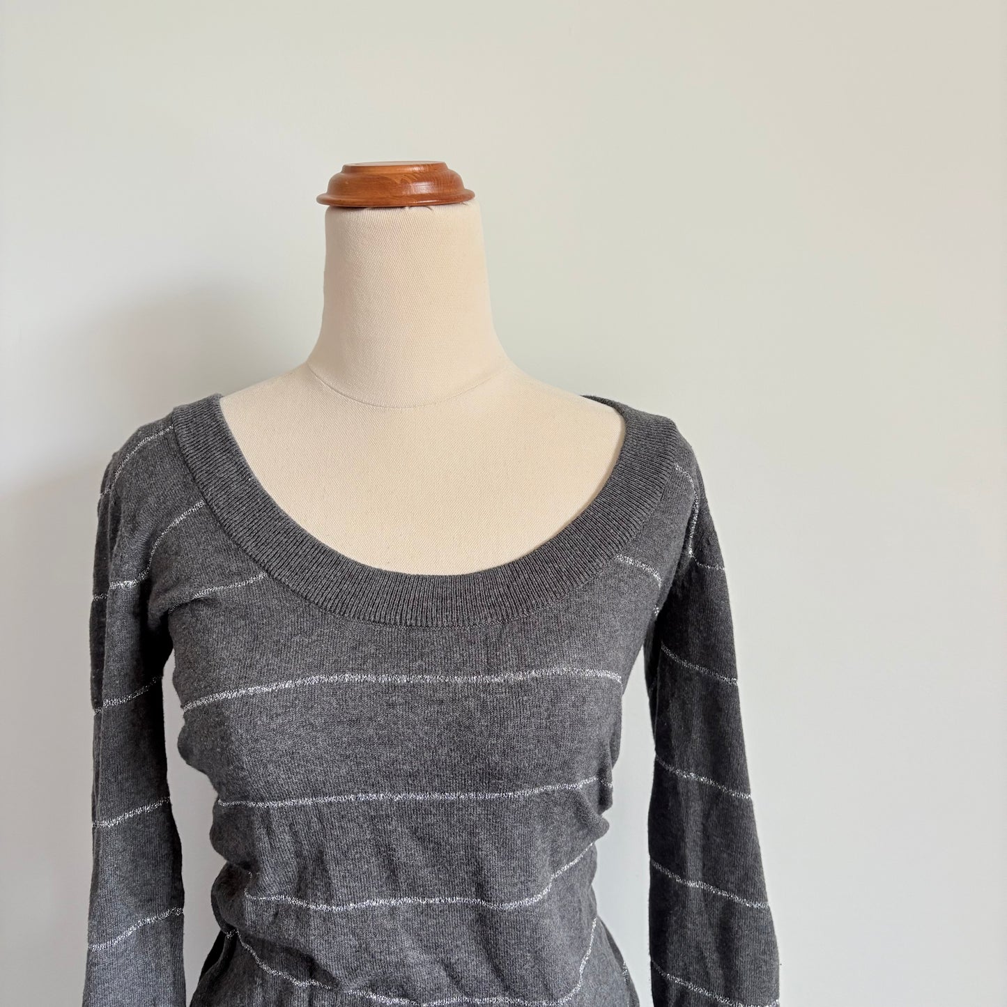00’s Supré grey striped knit | Size medium