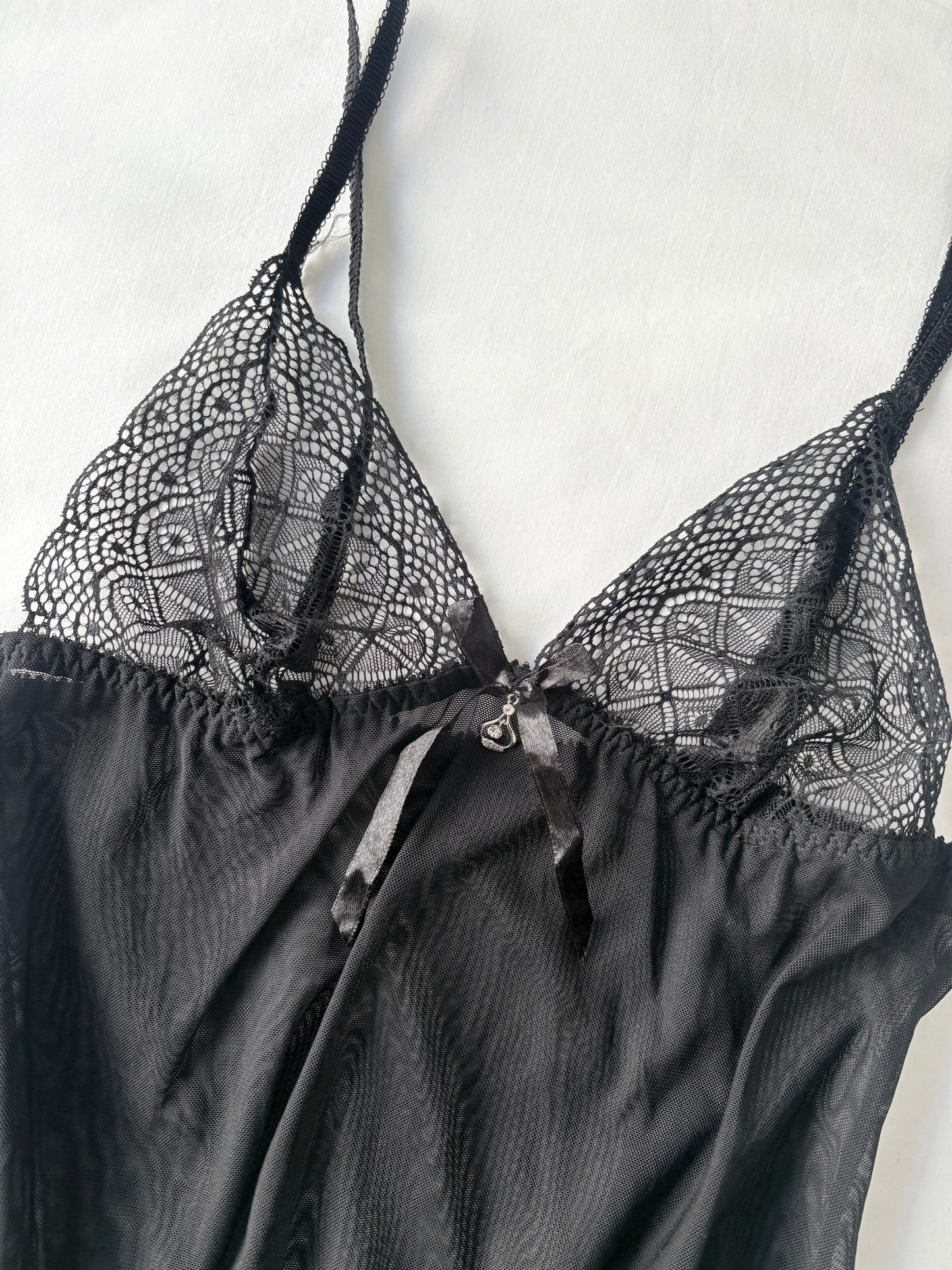 00’s Lace black cami | Size 8