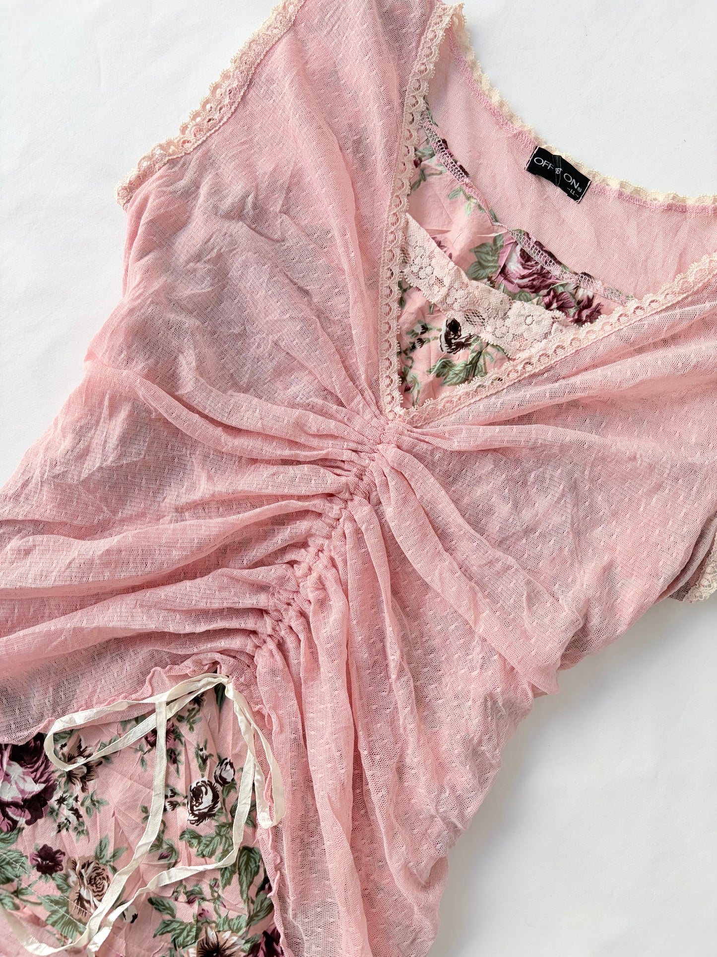 00’s Ruched pink floral top | Size large
