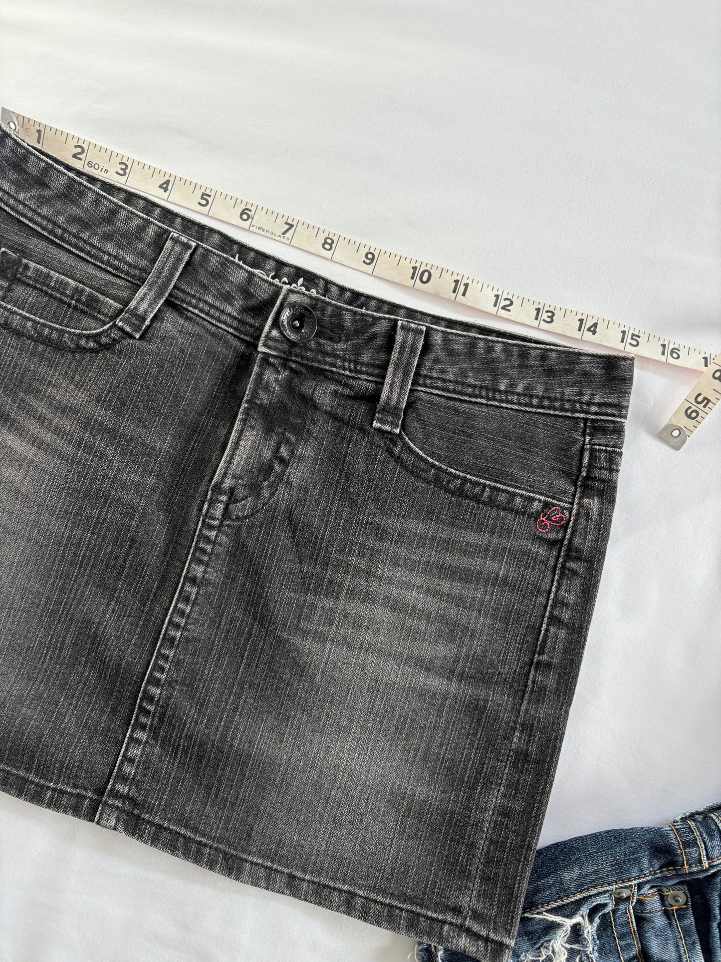 00’s Embroidered denim grey mini skirt | Size 10
