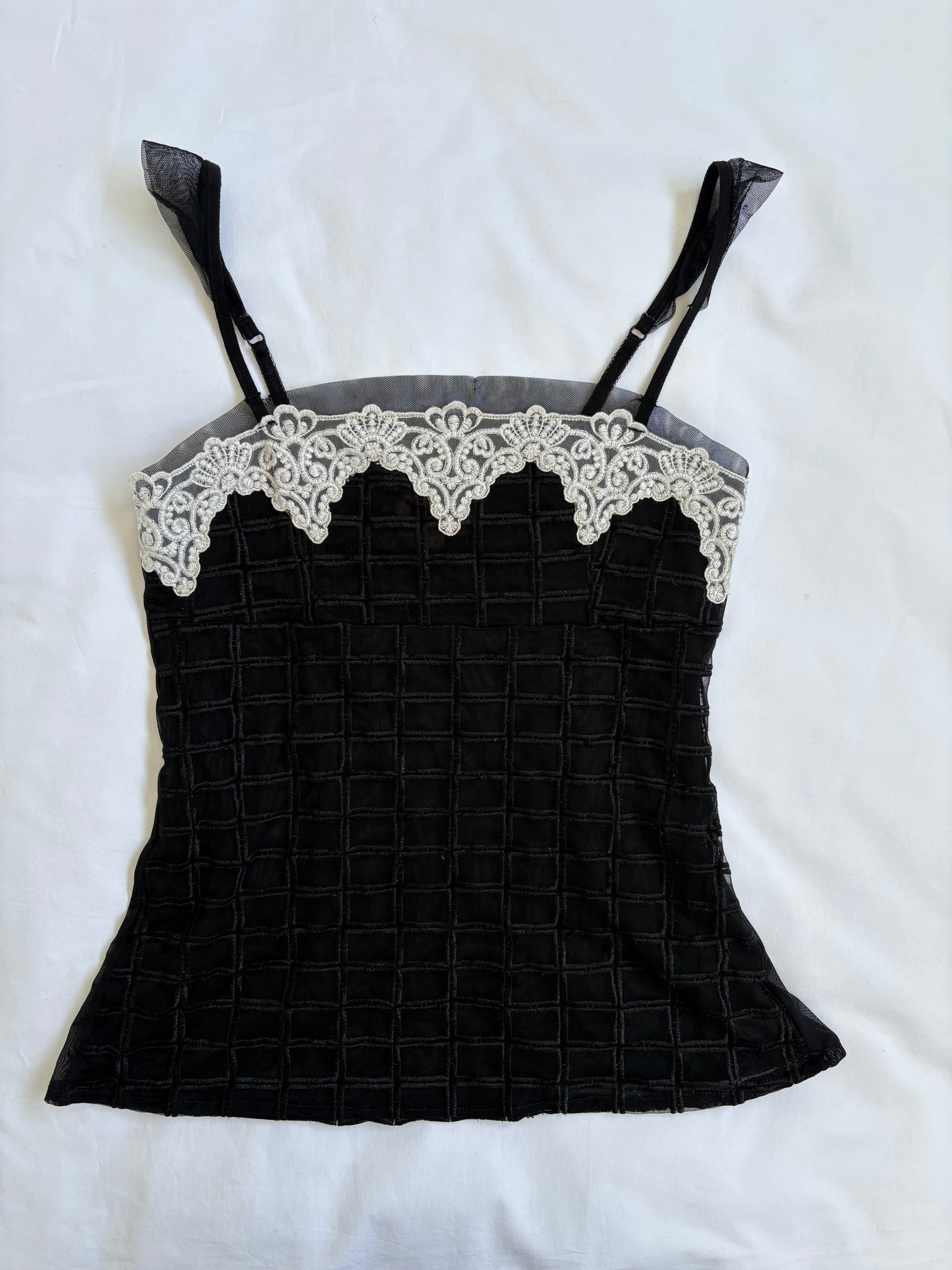 00’s Black and white lace cami | Size 10