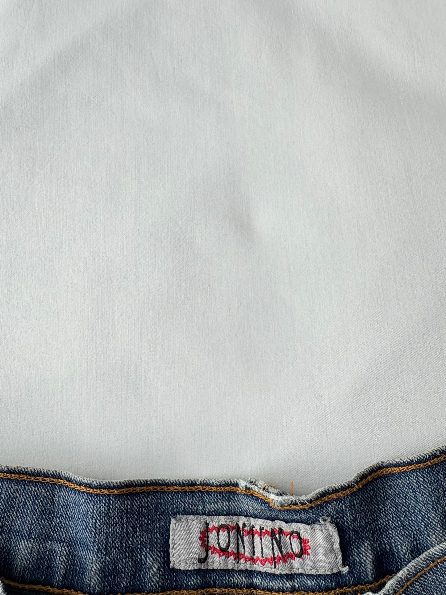 00’s Floral flared embroidered jeans | Size 8