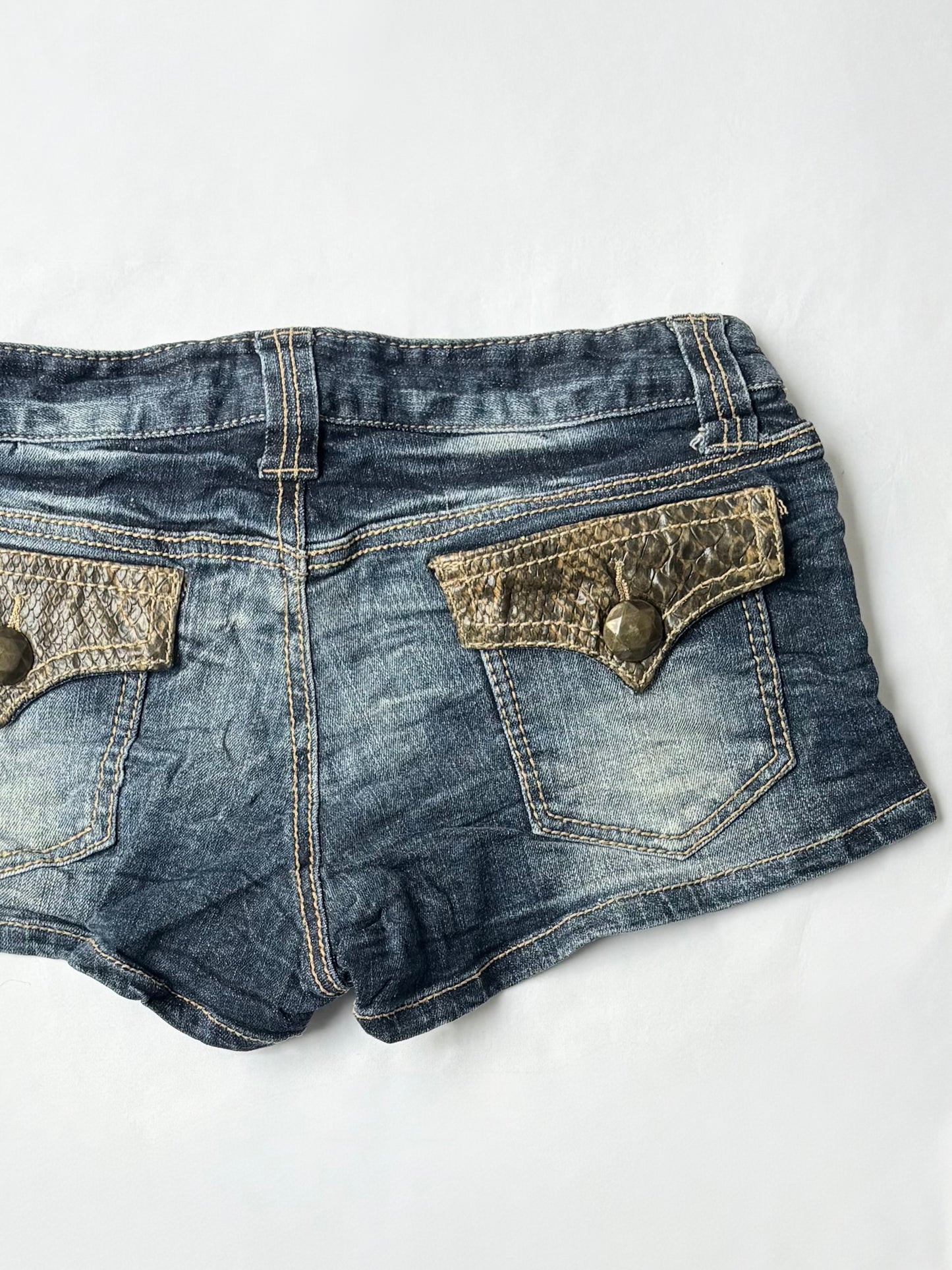 00’s Japanese studded low rise shorts | Size 8