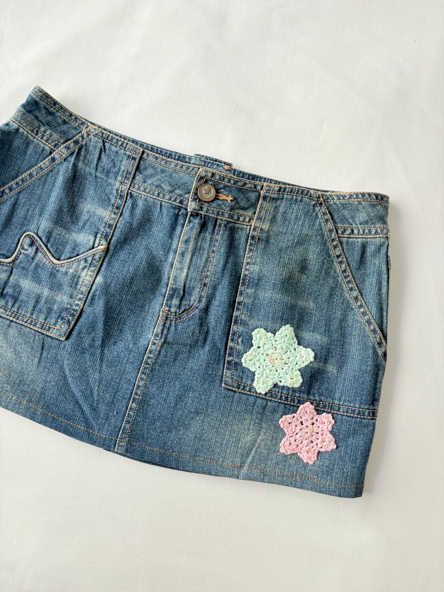 00’s Crochet flower denim skirt | Size 8