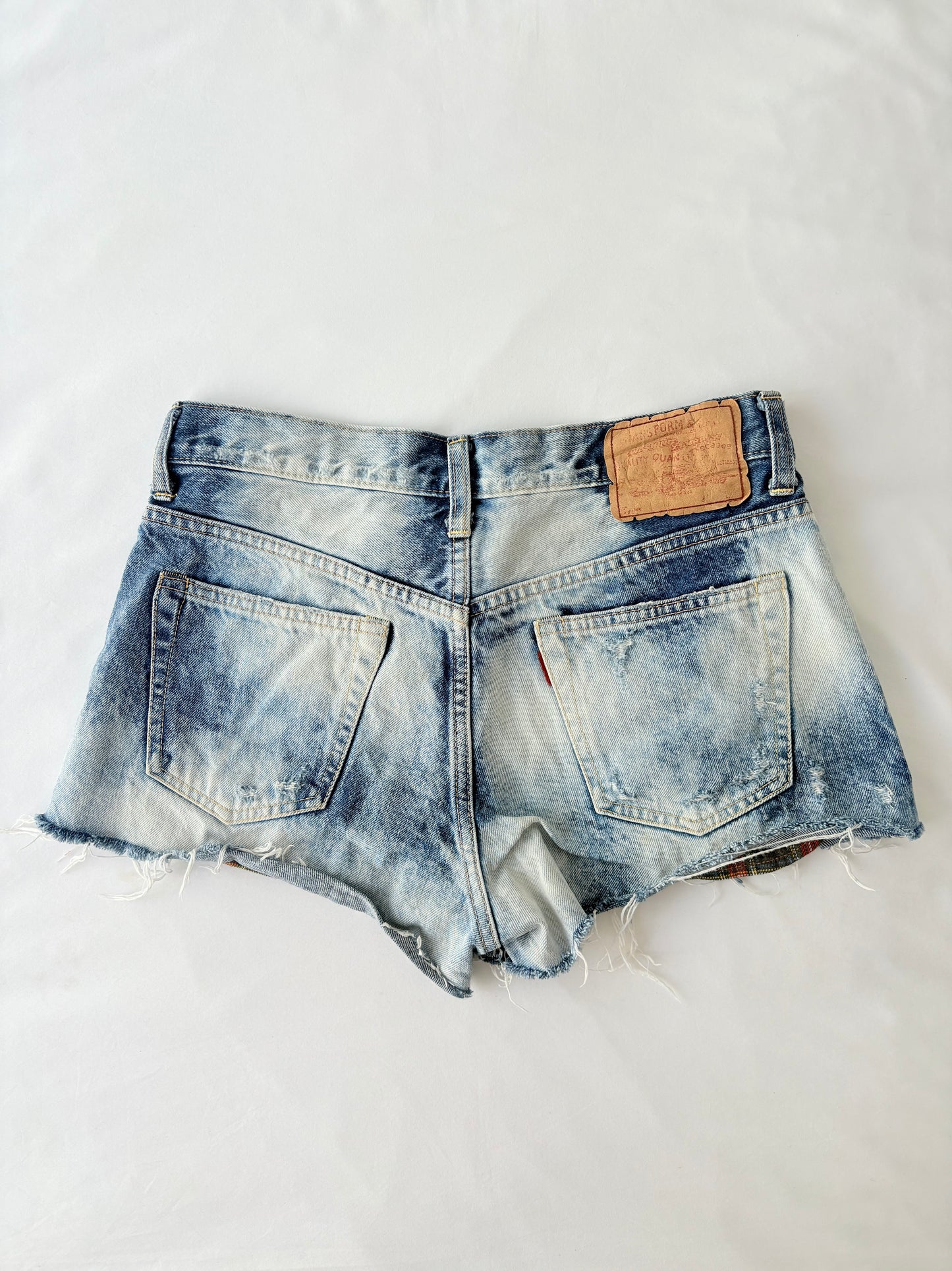 00’s Distressed denim shorts | Size 8