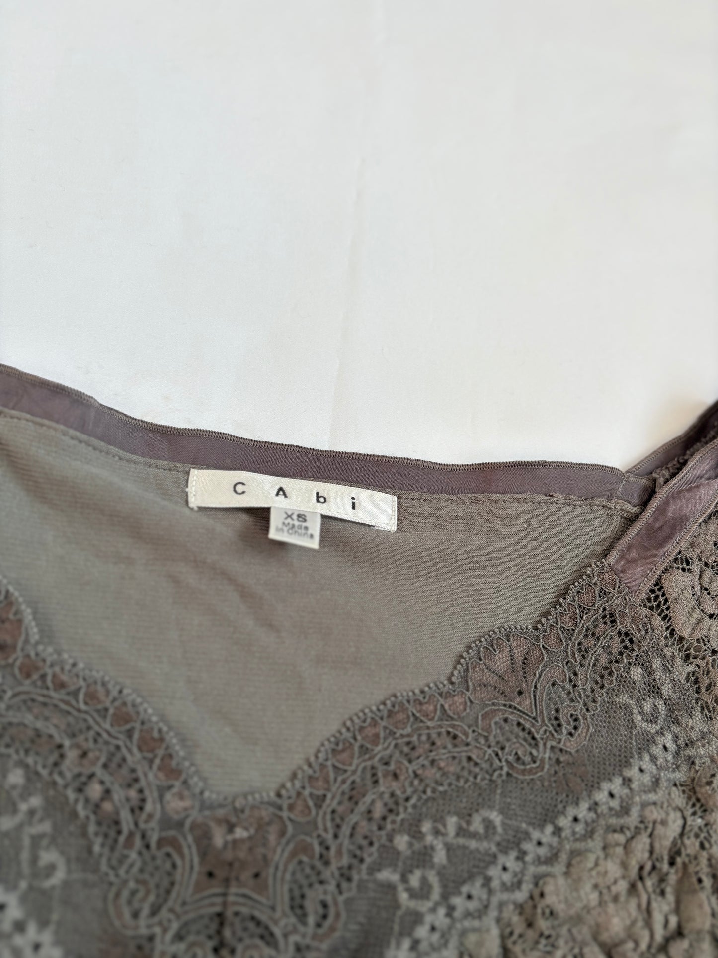 00’s Cabi lace trim top | Size XS