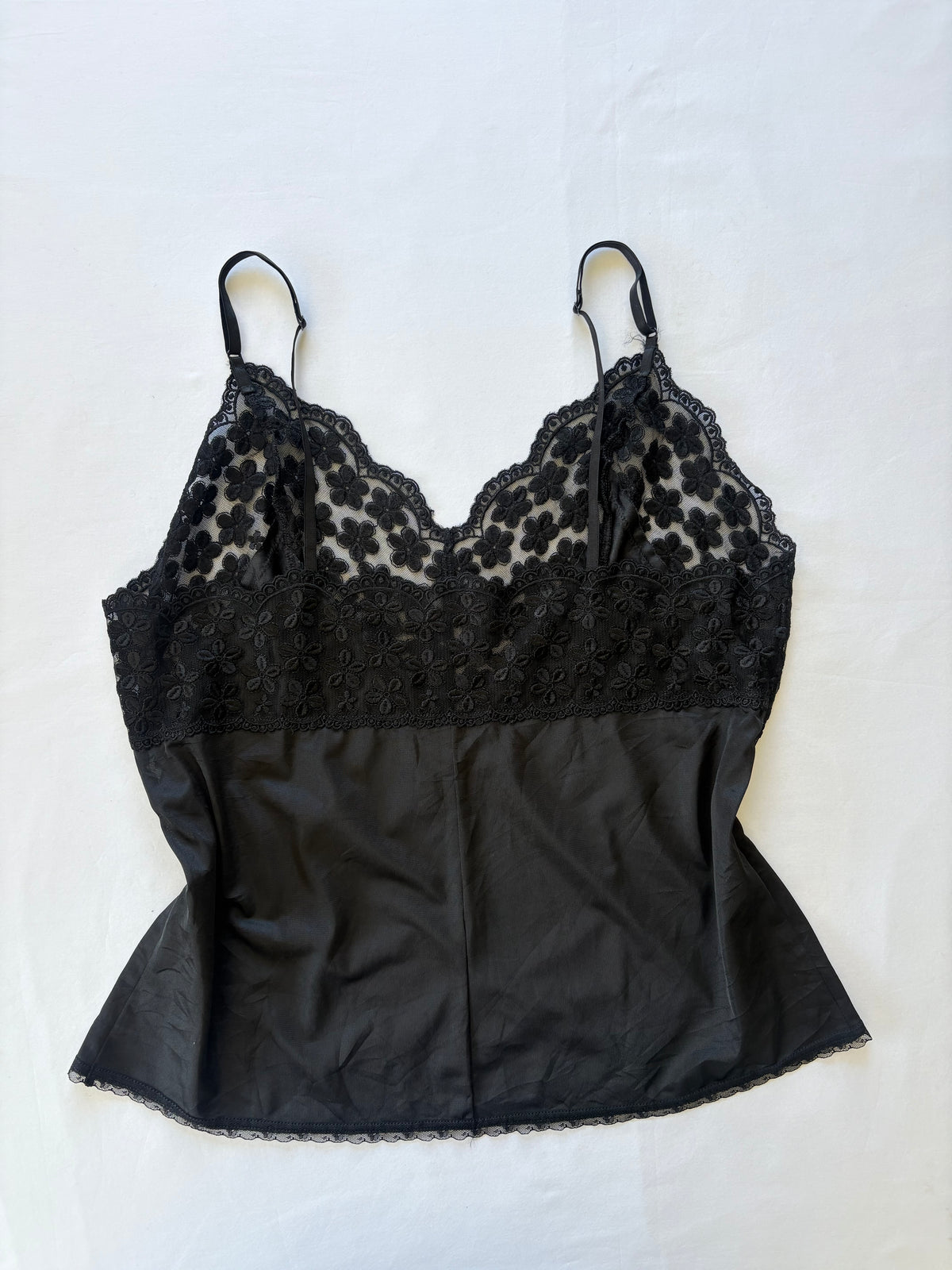 00’s Embroidered black lace cami | Size 12