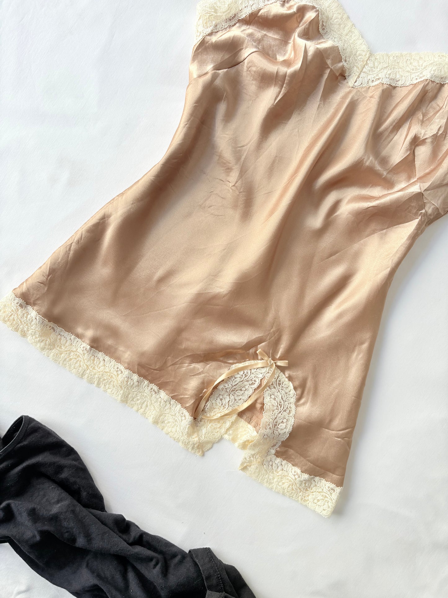 00’s Gold longline cami | Size 10