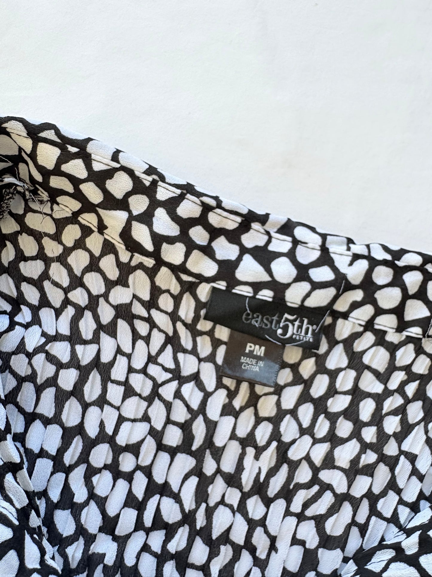 00’s East 5th crinkle top | Size 8-10