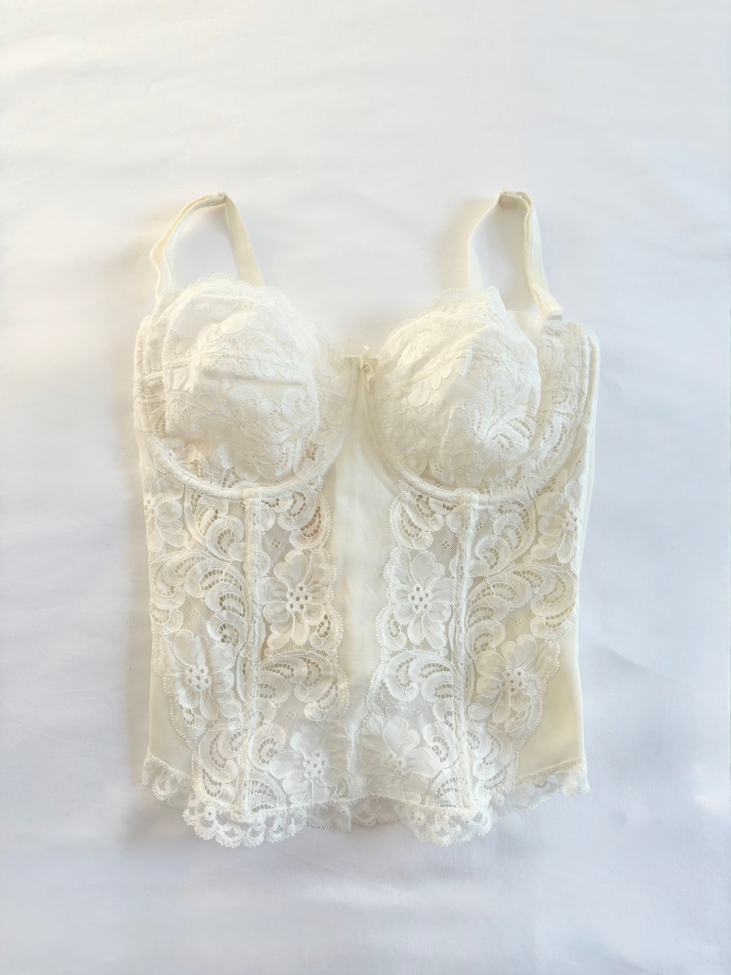 90’s Cream lace corset | Size 14C