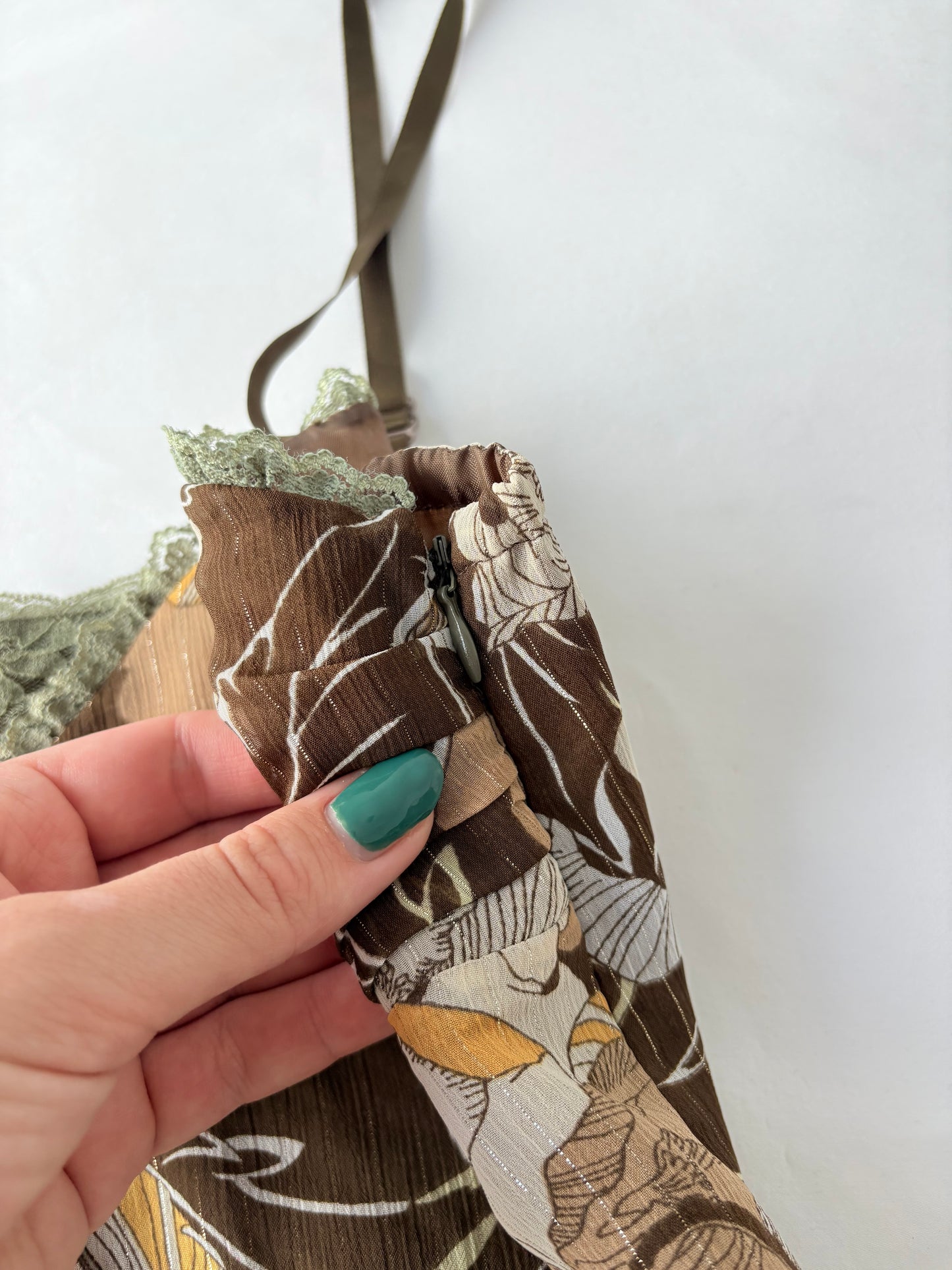 00’s Ruffle lace trim cami | Size 12