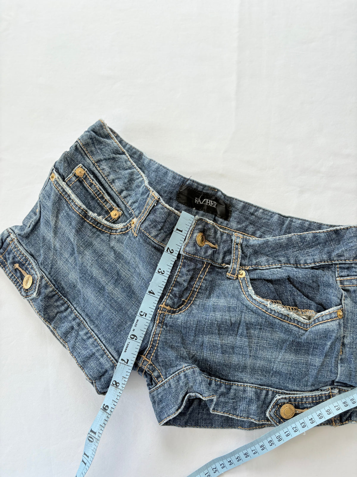 00’a Fazbee low rise denim shorts | Size 10