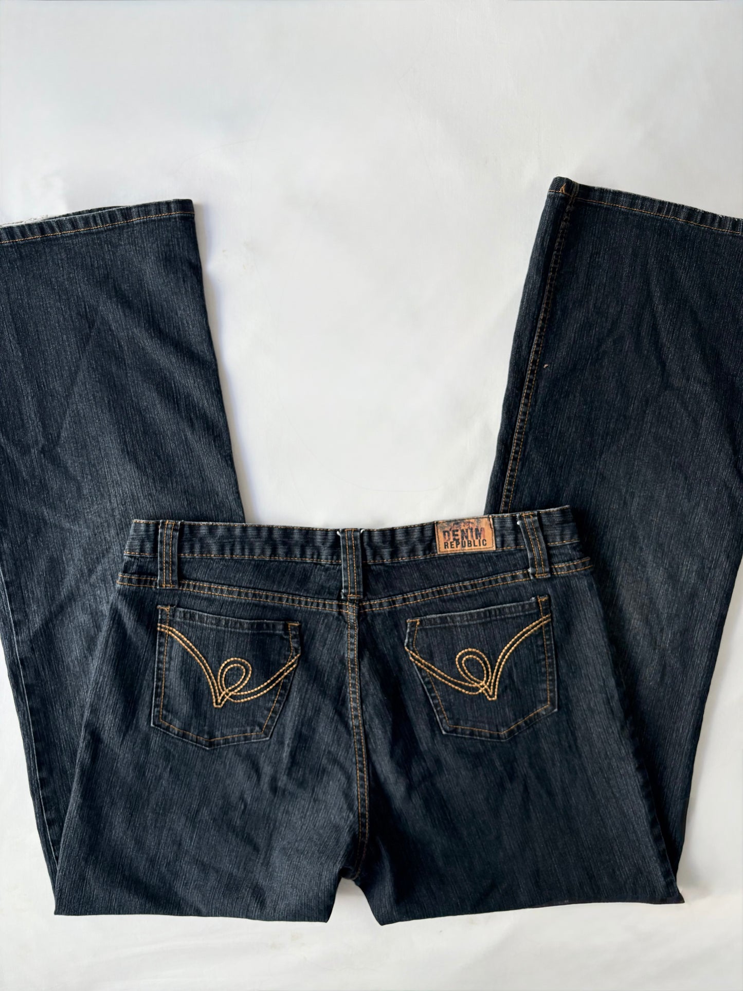 00’s Wide leg embroidered jeans | Size 14