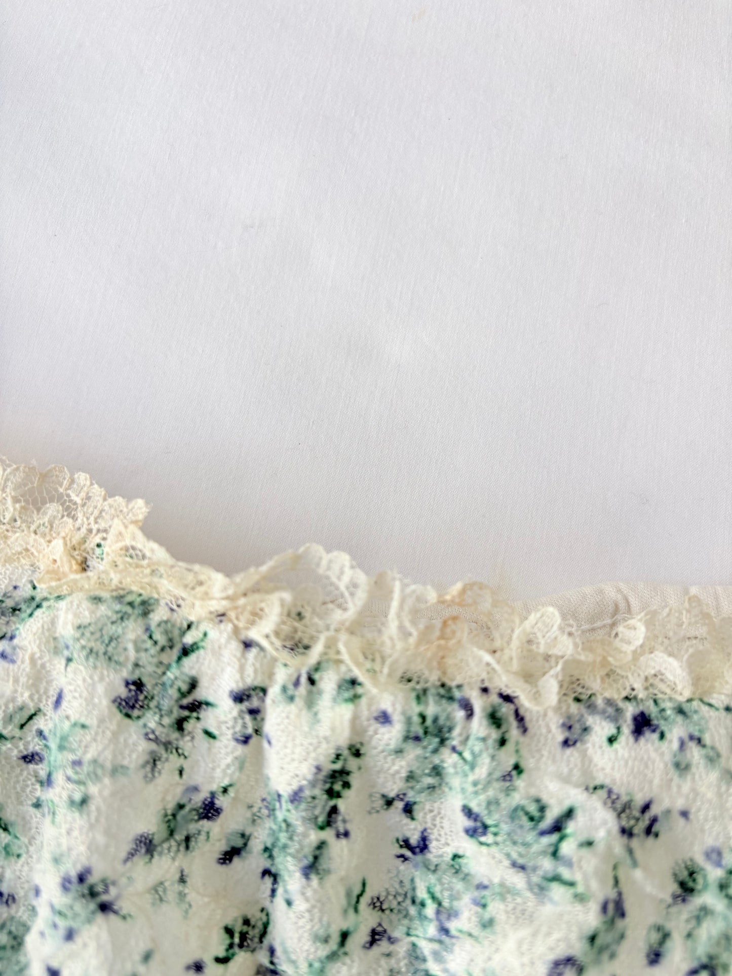 00’s Paix et Doux green floral top | Size 8