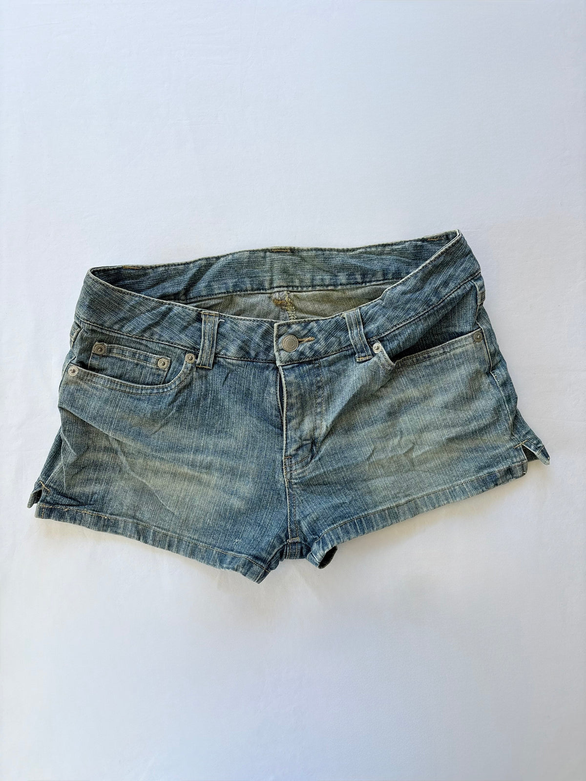 00’s Low rise Japanese denim shorts | Size 10