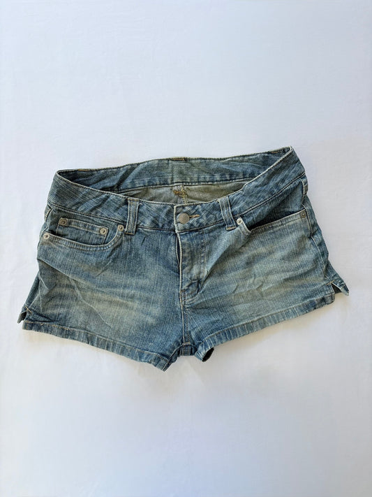 00’s Low rise Japanese denim shorts | Size 10