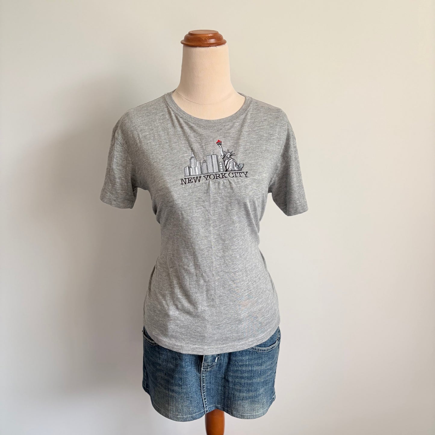00’s New York embroidered tee | Size 10/12