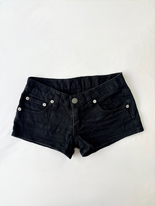 00’s Black low rise denim shorts | Size 6