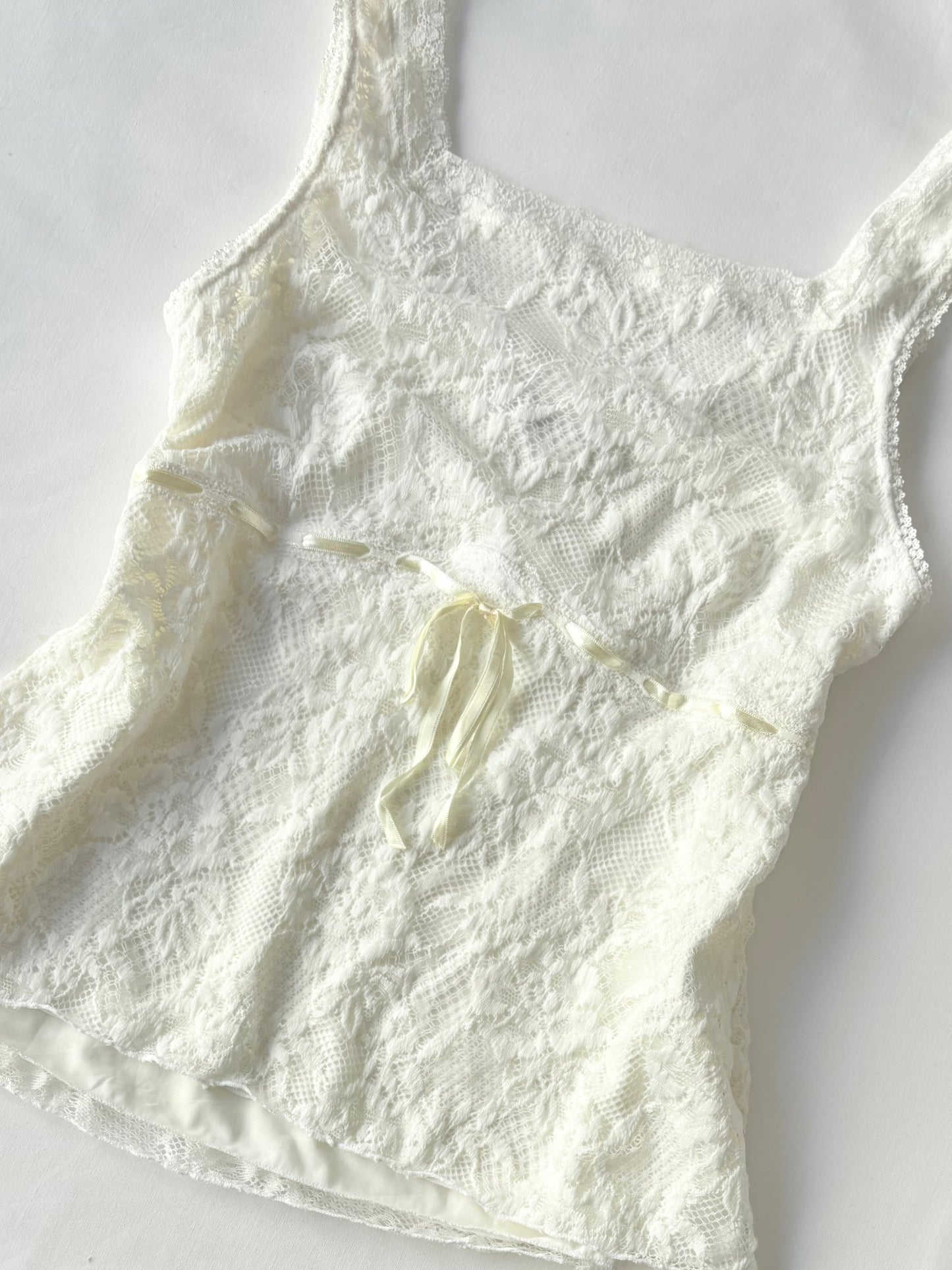 00’s Cream ribbon lace top | Size 8