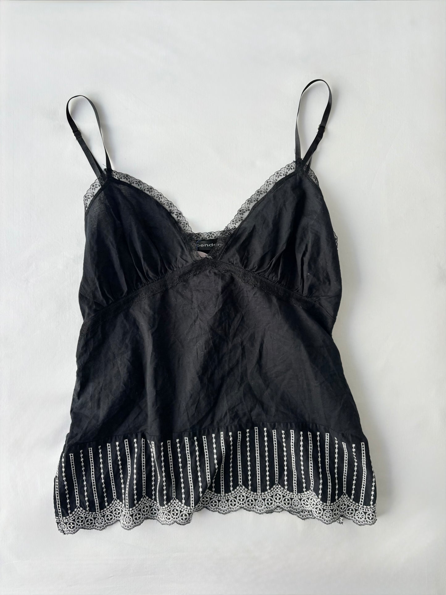 00’s Bendon embroidered cami | Size medium