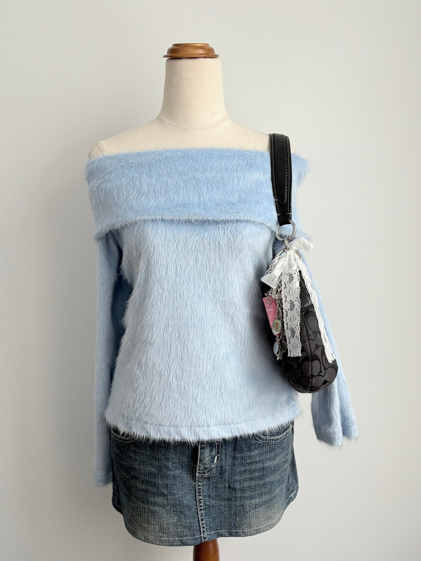 00’s Garage baby blue jumper | Size medium