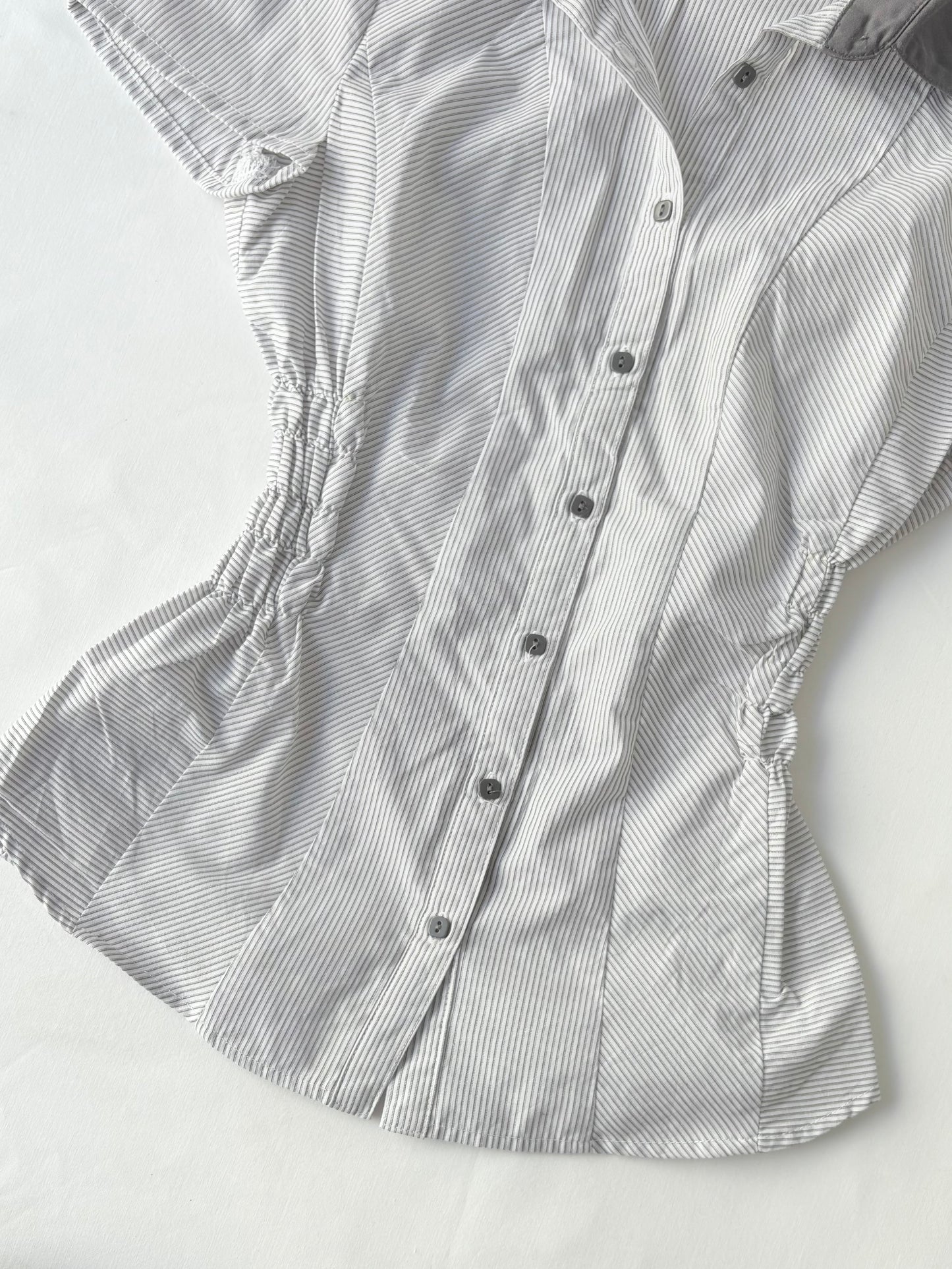 00’s Grey pinstripe cinched shirt | Size 8