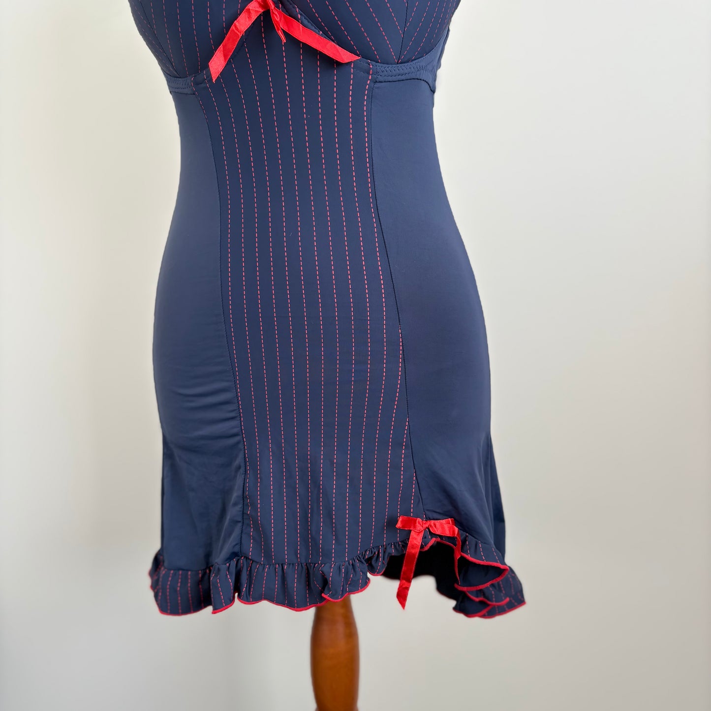 00’s Navy pinstripe bodycon dress | Size 8
