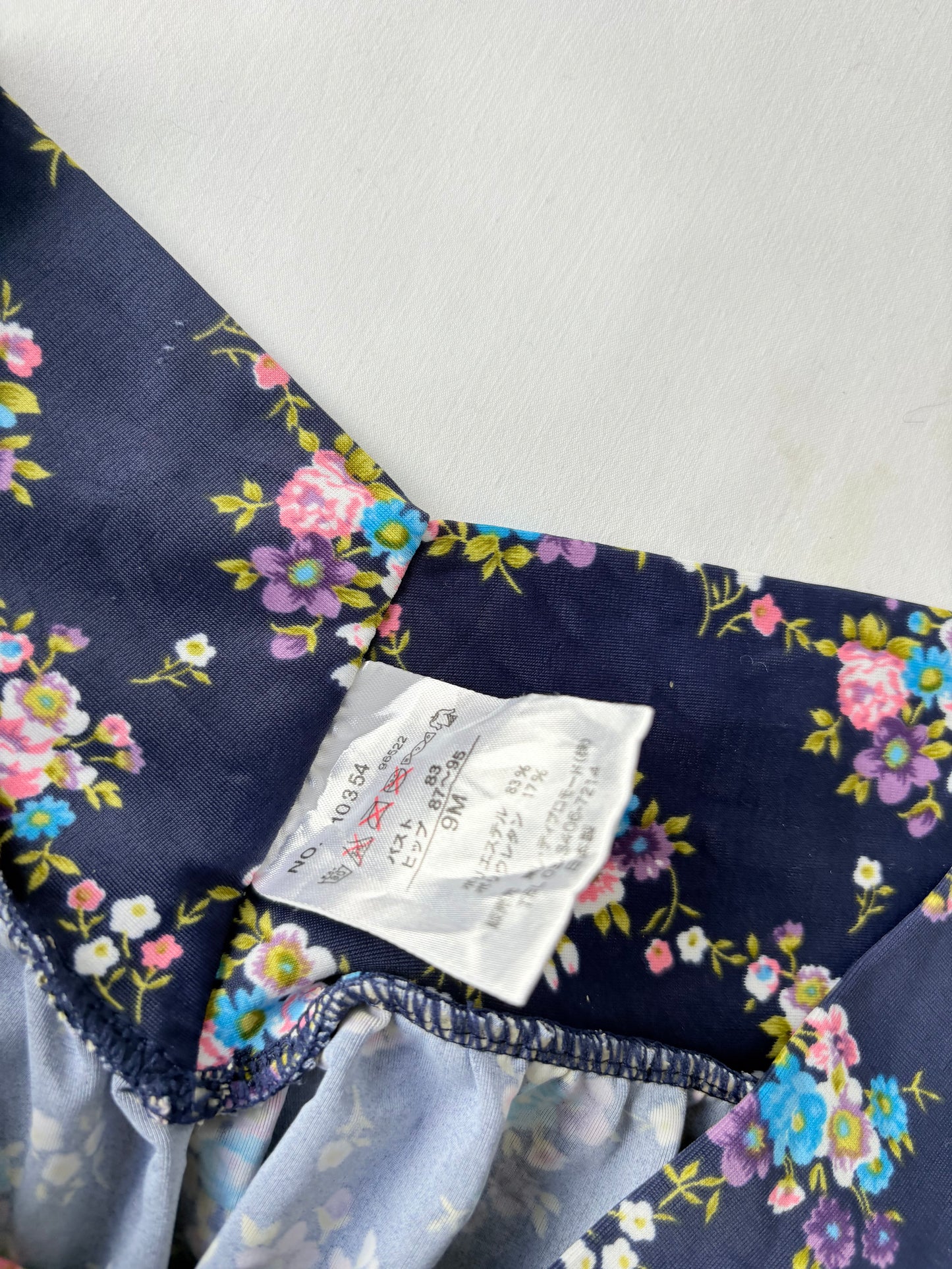 00’s Navy floral mini skirt | Size 6-8