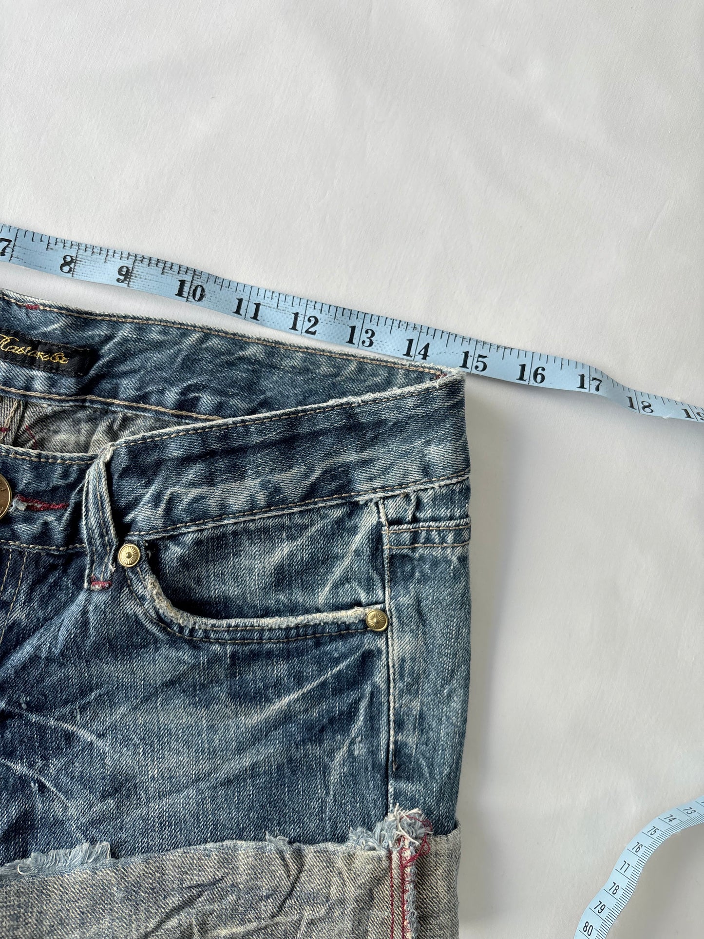 00’s Low rise distressed shorts | Size 10
