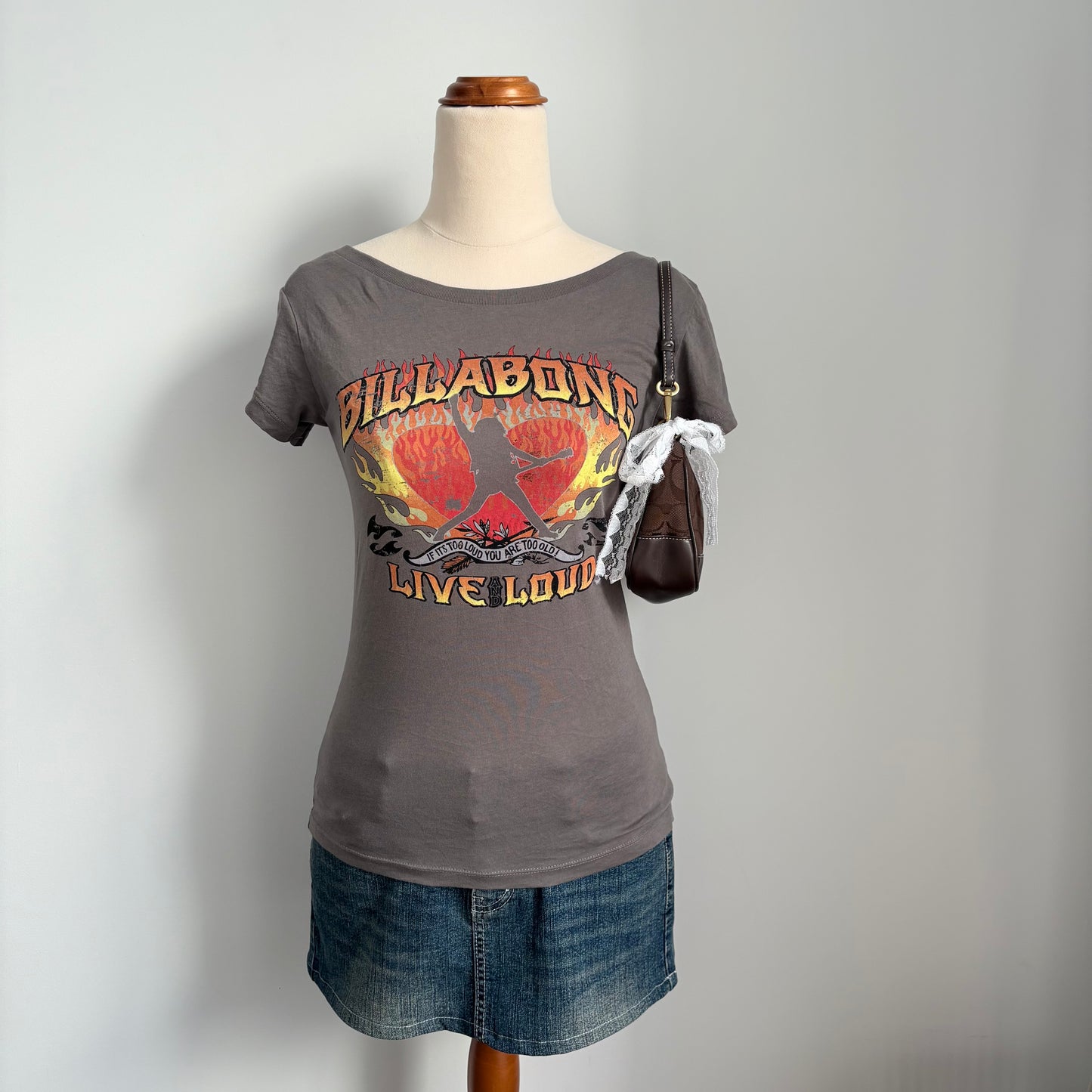 Billabong live and loud tee | Size medium