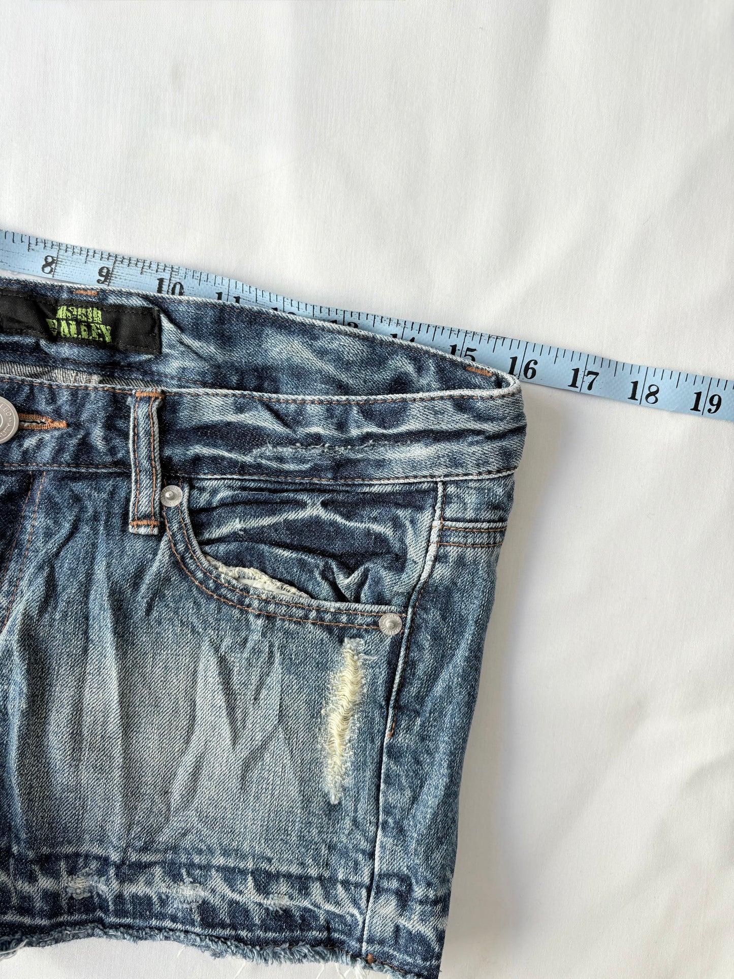 00’s Mouth Valley low rise shorts | Size 10