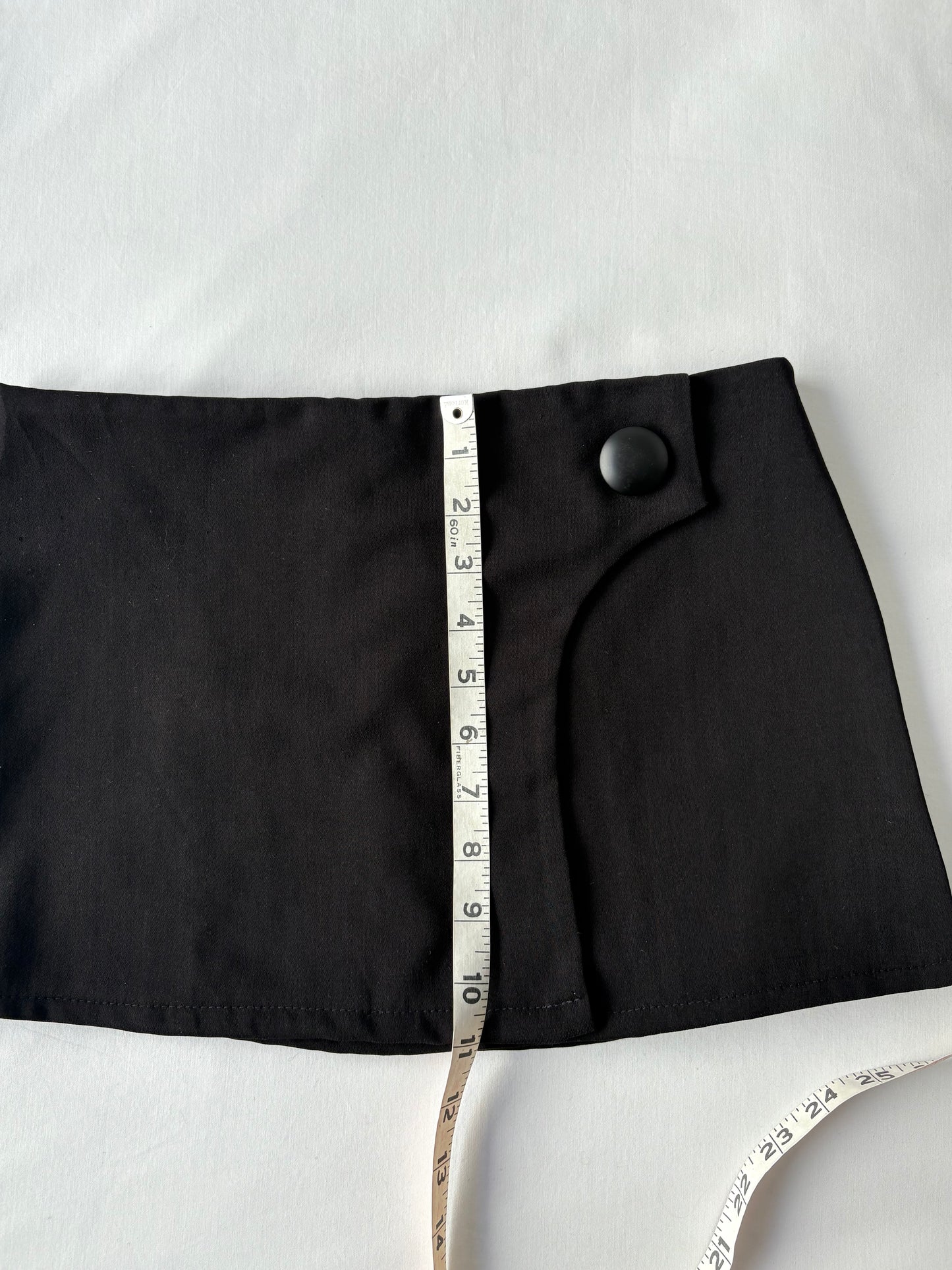 00’s Black office siren mini skirt | Size 8