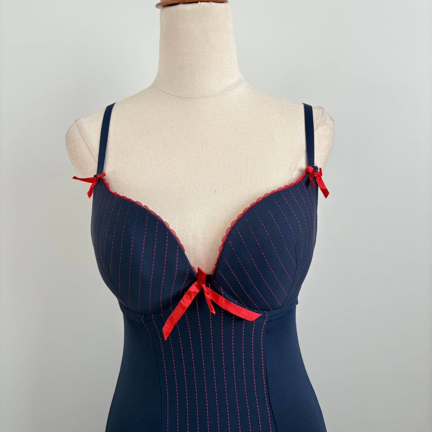 00’s Navy pinstripe bodycon dress | Size 8