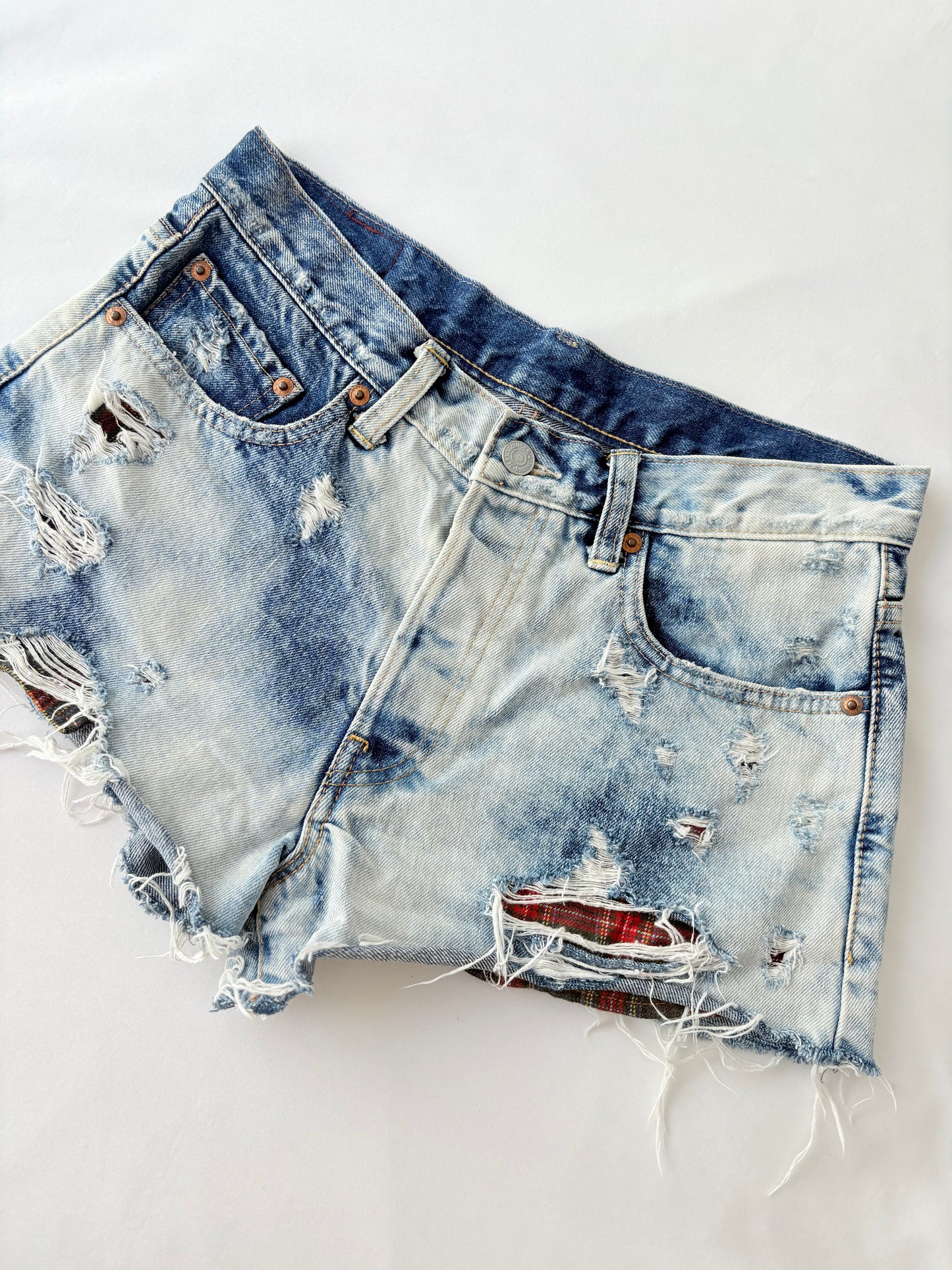 00’s Distressed denim shorts | Size 8