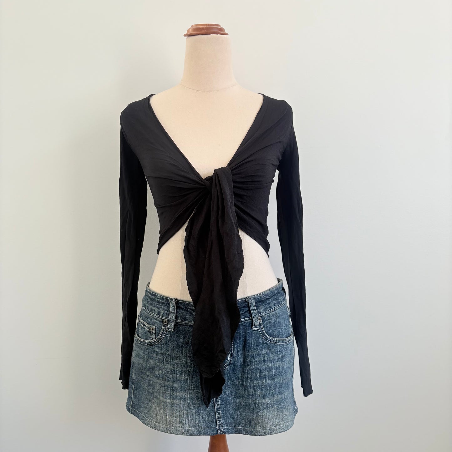 00’s Tie front black long sleeve | Size 8-12