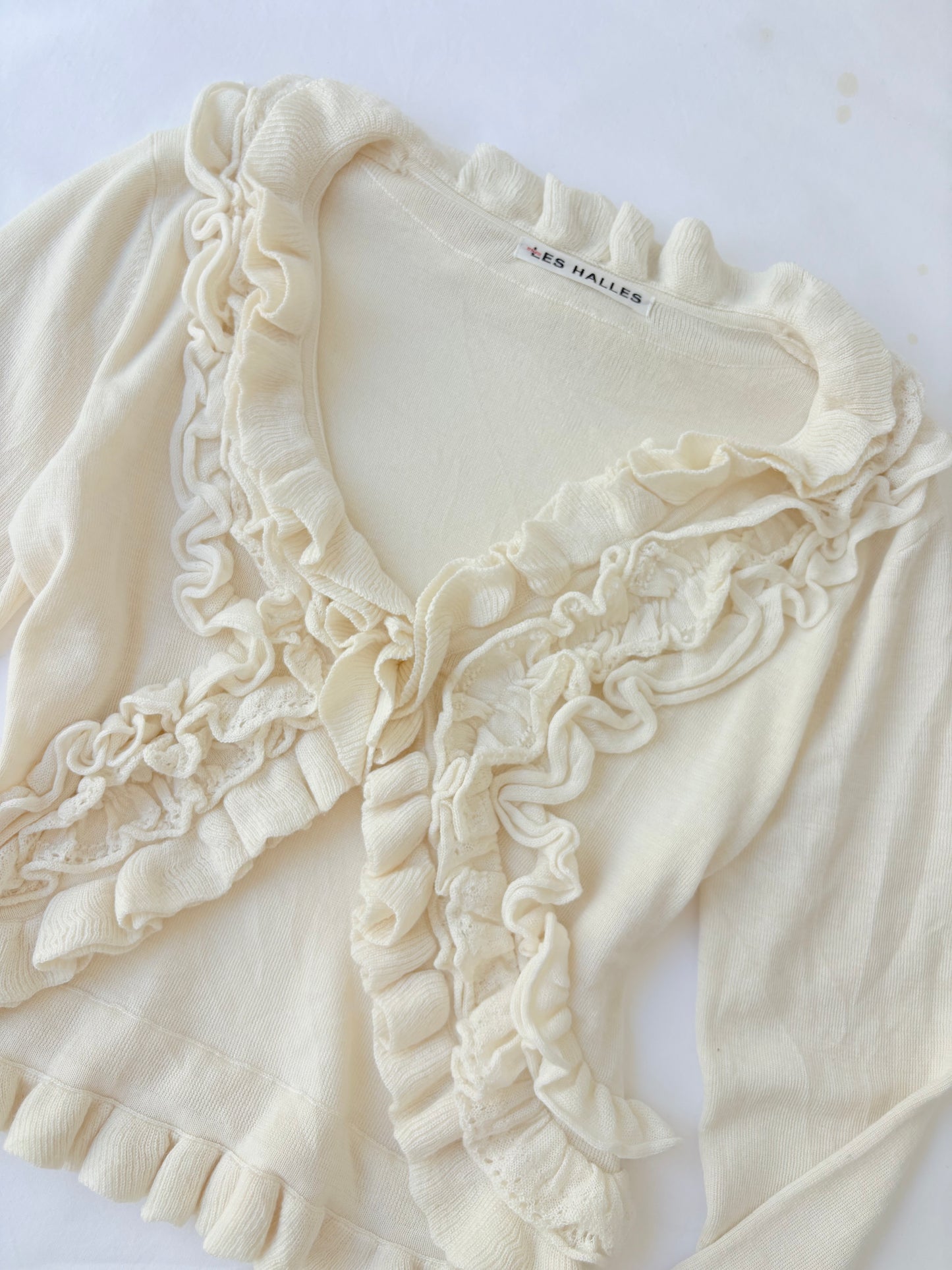 00’s Cream ruffle cardigan | Size medium