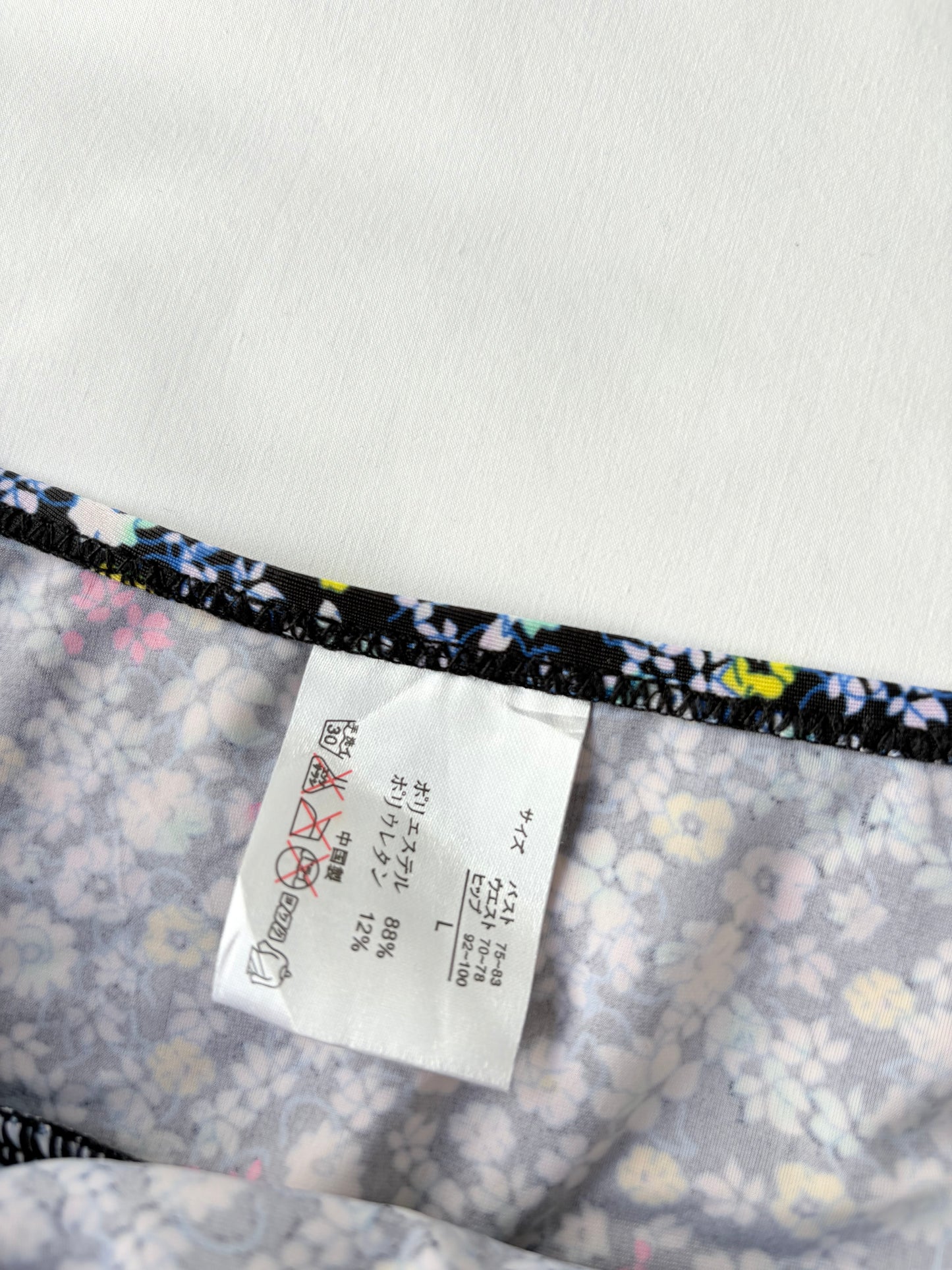 00’s Ditsy floral ruffle skirt | Size 6-8