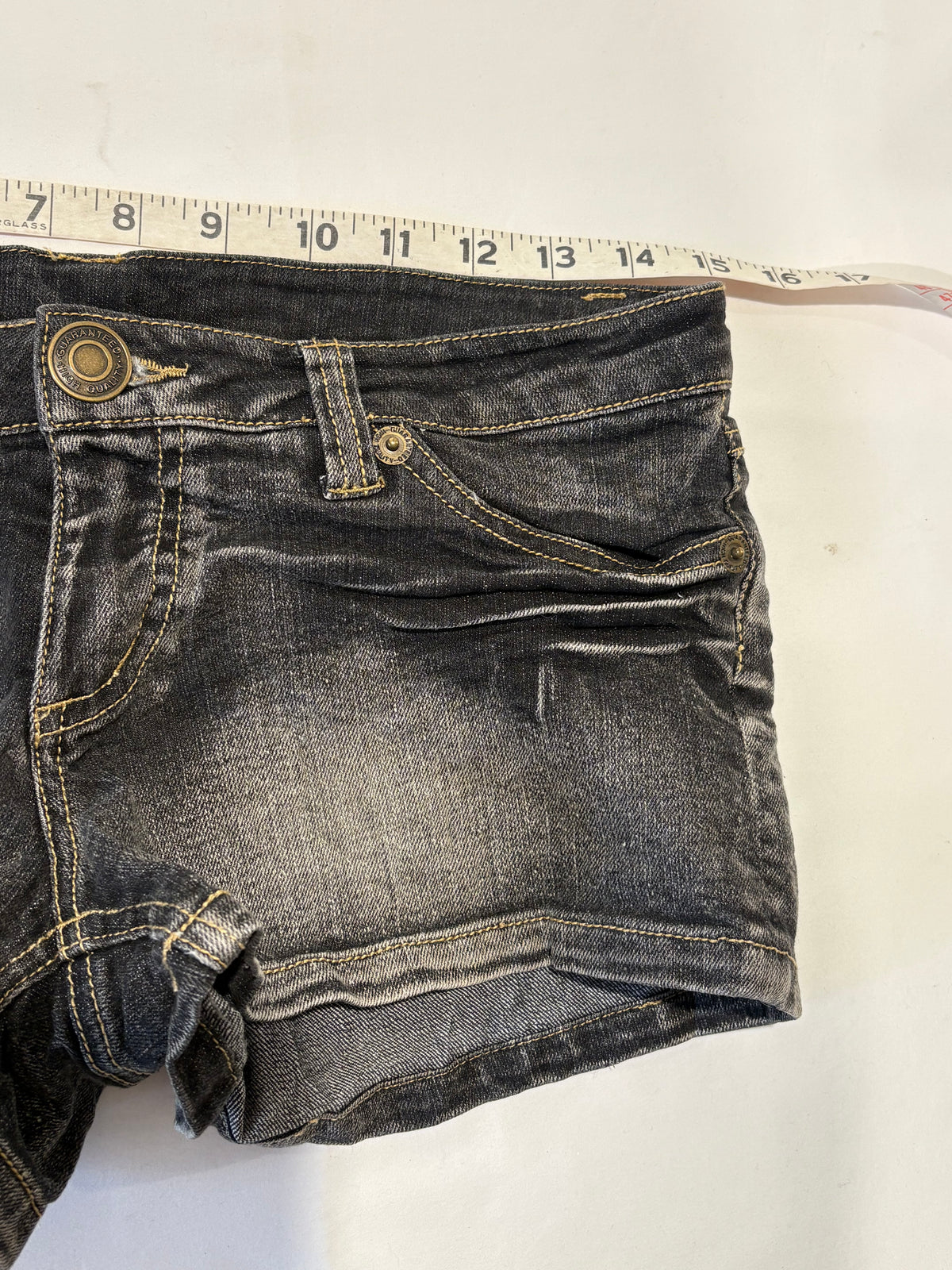 00’s Japanese low rise denim shorts | Size 10