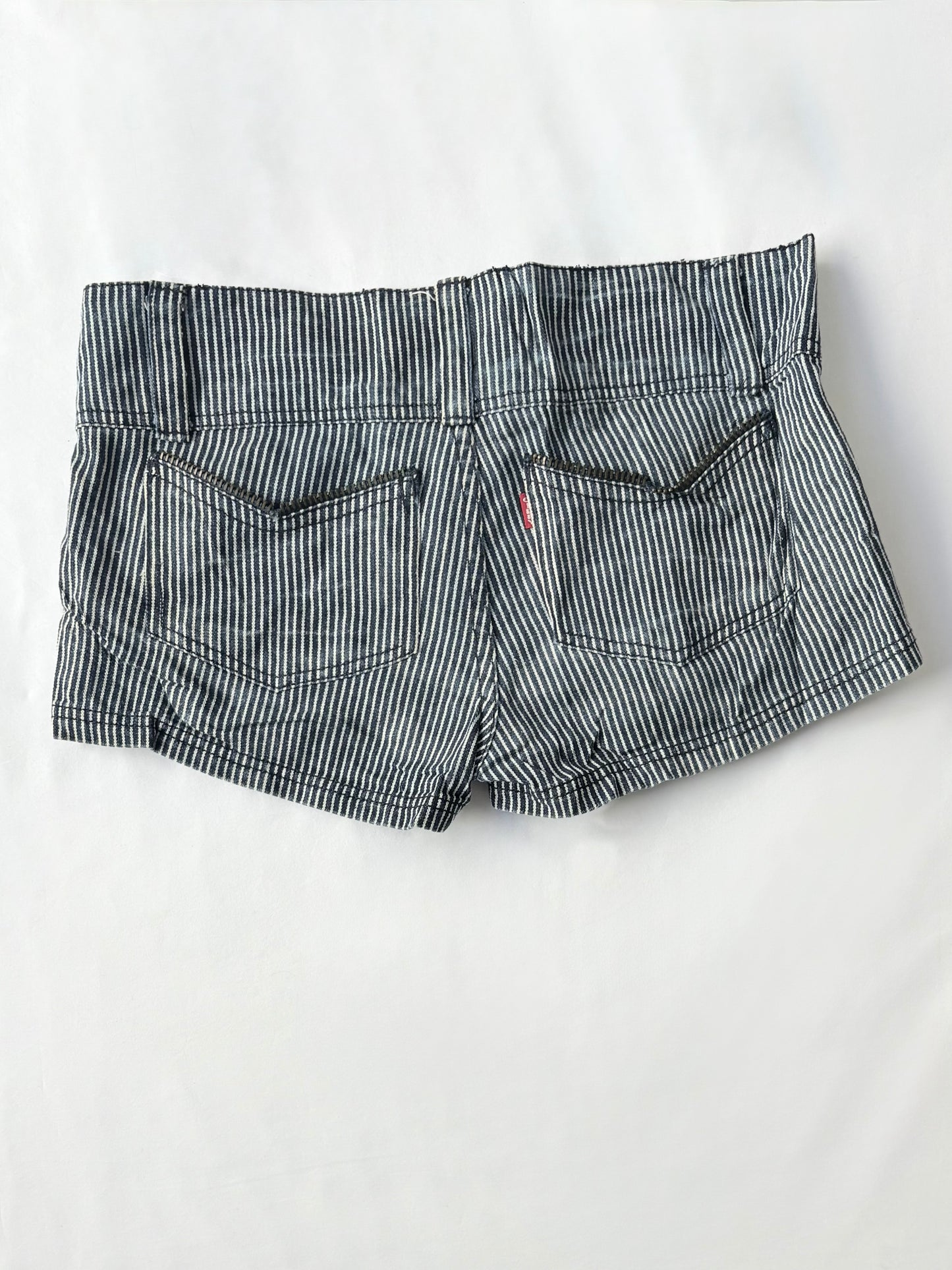 00’s Pinstripe zipper low rise shorts | Size 10