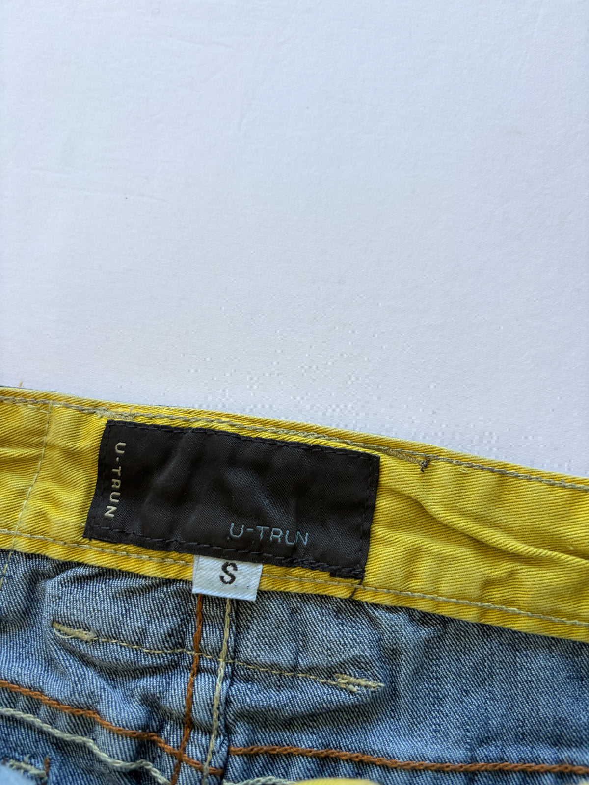 00’s Embroidered denim mini skirt | Size 8