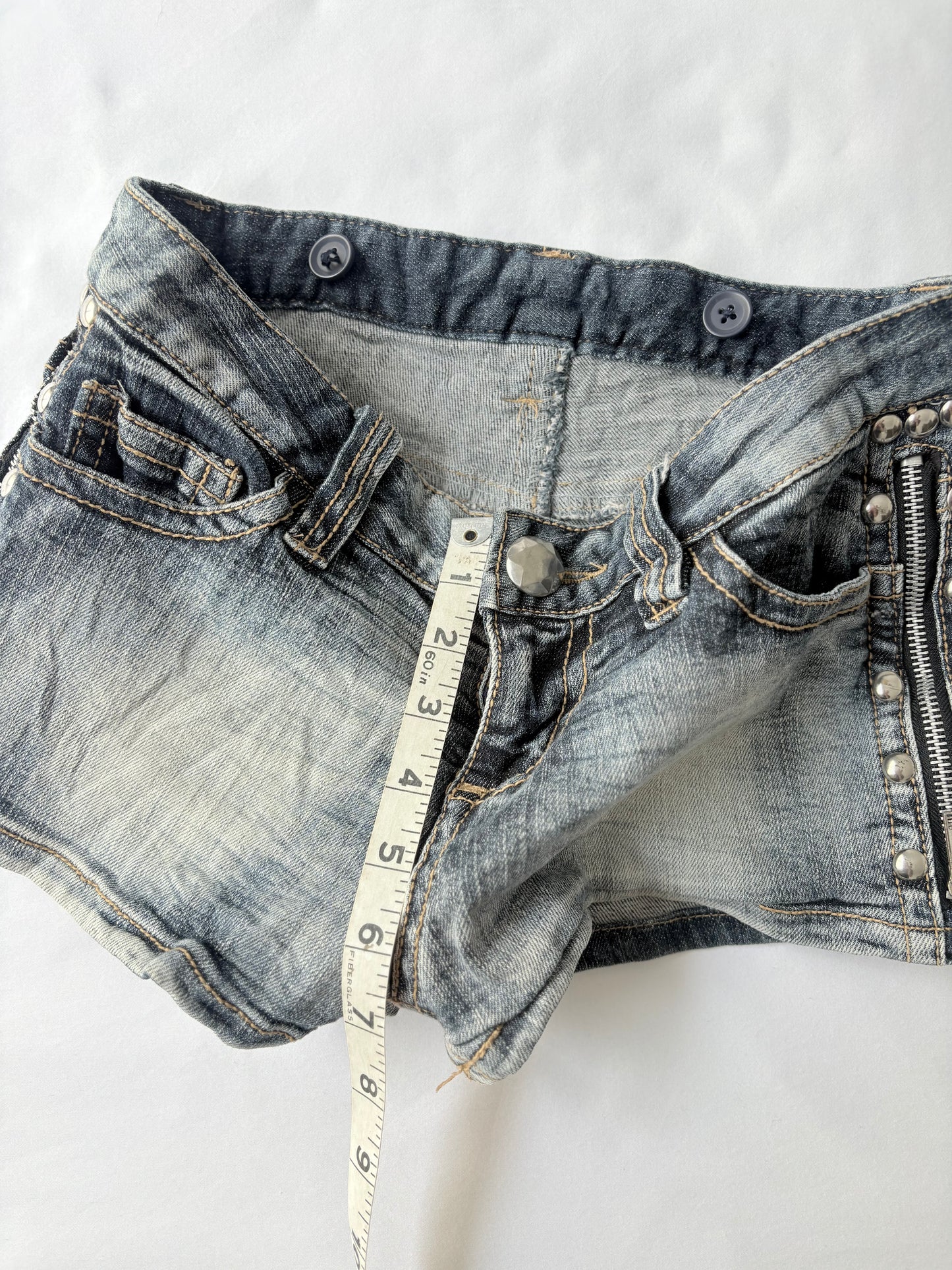 00’s Studded zipper low rise shorts | Size 6