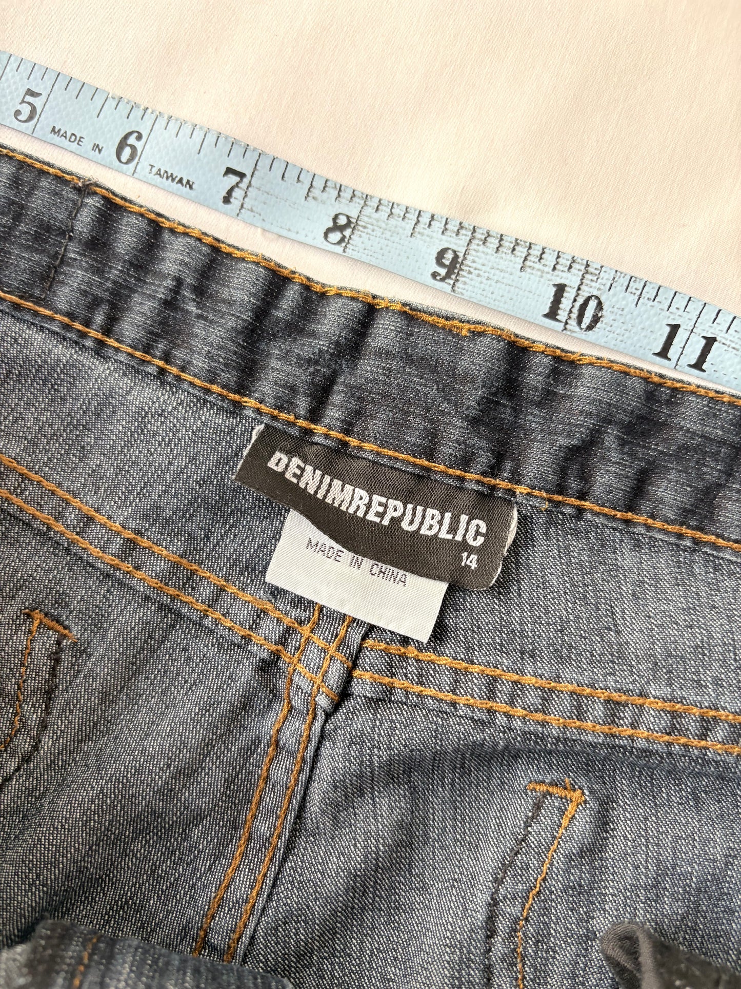 00’s Wide leg embroidered jeans | Size 14