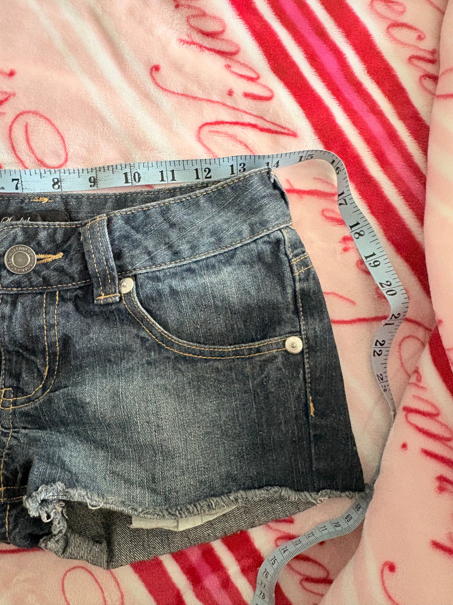 00’s Swelish low rise denim shorts | Size 8